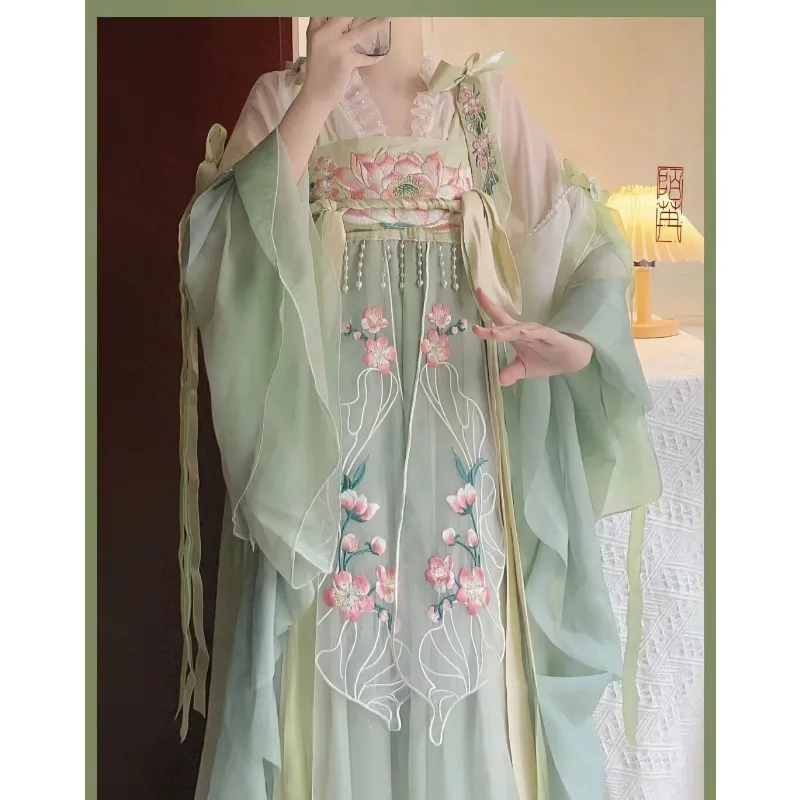 Green Tang Dynasty Hanfu Set Front-opening Blouse Camisole High-waisted One-piece Ruqun Spring Summer
Green Tang Dynasty Hanfu Set Front-opening Blouse Camisole High-waisted One-piece Ruqun Spring Summer