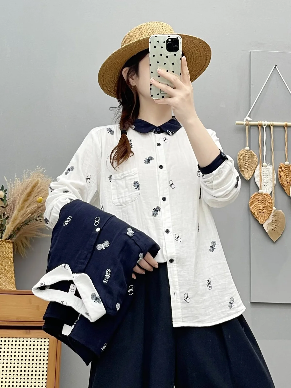 Vintage Clothing Pure Cotton Yarn White Navy Blue Butterfly Shirts for Women Autumn Art Style Designer Long Sleeve Blouses
Vintage Clothing Pure Cotton Yarn White Navy Blue Butterfly Shirts for Women Autumn Art Style Designer Long Sleeve Blouses