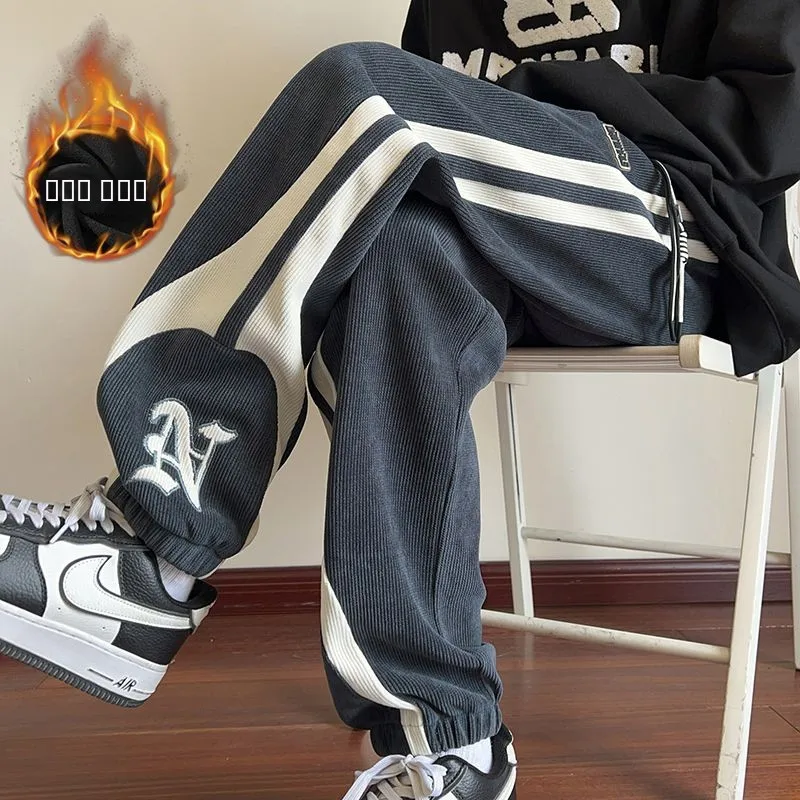 Вельветовые спортивные брюки на флисовой подкладке для мальчиков, осенне-зимние, прямого кроя, повседневные, для учащихся средней и старшей школы
Вельветовые спортивные брюки на флисовой подкладке для мальчиков, осенне-зимние, прямого кроя, повседневные, для учащихся средней и старшей школы