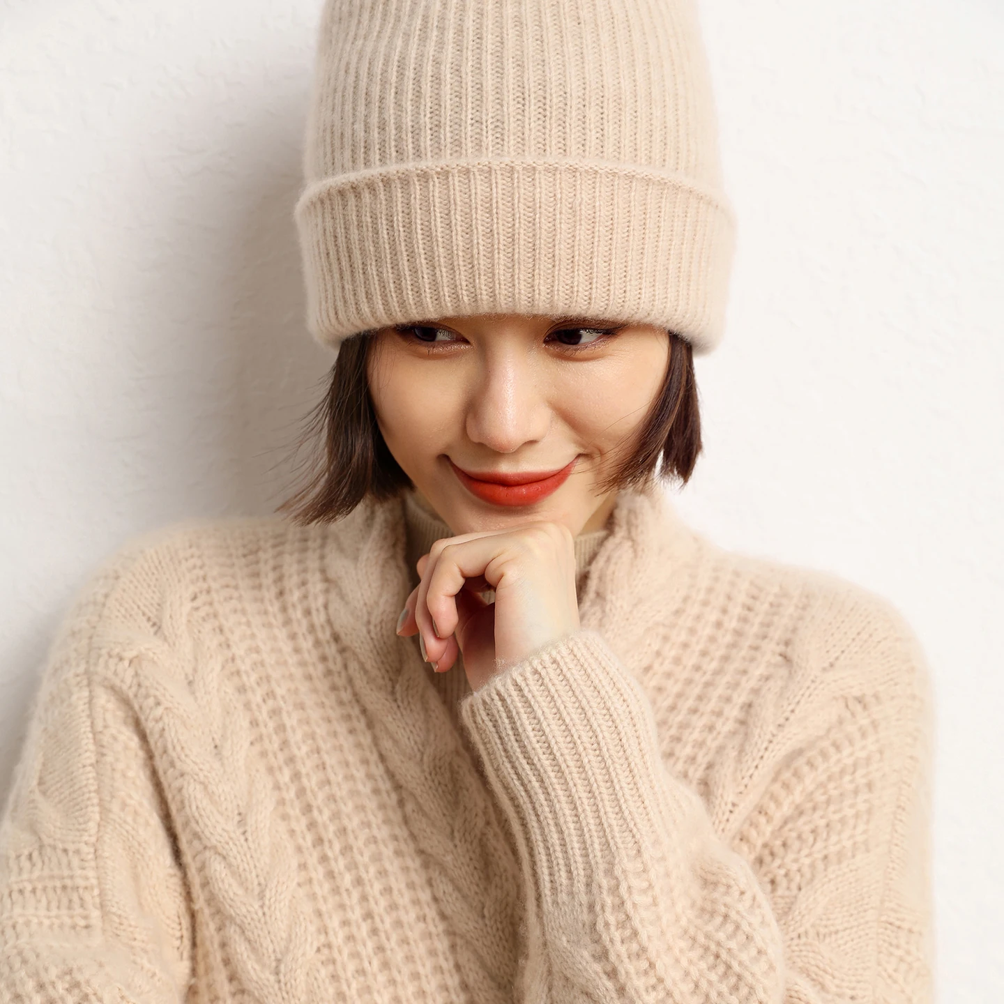 Модная повседневная вязаная шапка из 100% кашемира, теплая, мягкая, для женщин, весна-осень-зима, из козьего кашемира
Модная повседневная вязаная шапка из 100% кашемира, теплая, мягкая, для женщин, весна-осень-зима, из козьего кашемира