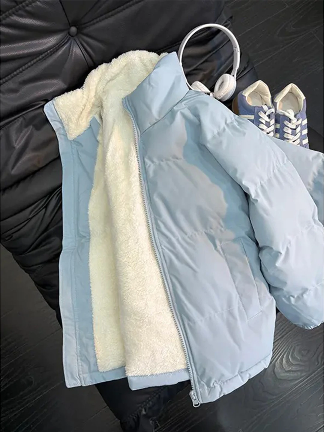 Thiened ort Lamb Velvet Cotton Jaet Stand Collar Outerwear for Men And Women Winter Warm Faion Urban Sle Cleanfit C...
Thiened ort Lamb Velvet Cotton Jaet Stand Collar Outerwear for Men And Women Winter Warm Faion Urban Sle Cleanfit C...