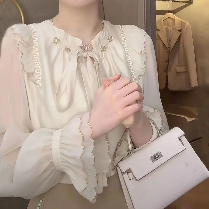 Легкая роскошная рубашка с длинными рукавами и вышивкой для двух видов одежды, новая темпераментная шифоновая рубашка для женщин 
Легкая роскошная рубашка с длинными рукавами и вышивкой для двух видов одежды, новая темпераментная шифоновая рубашка для женщин