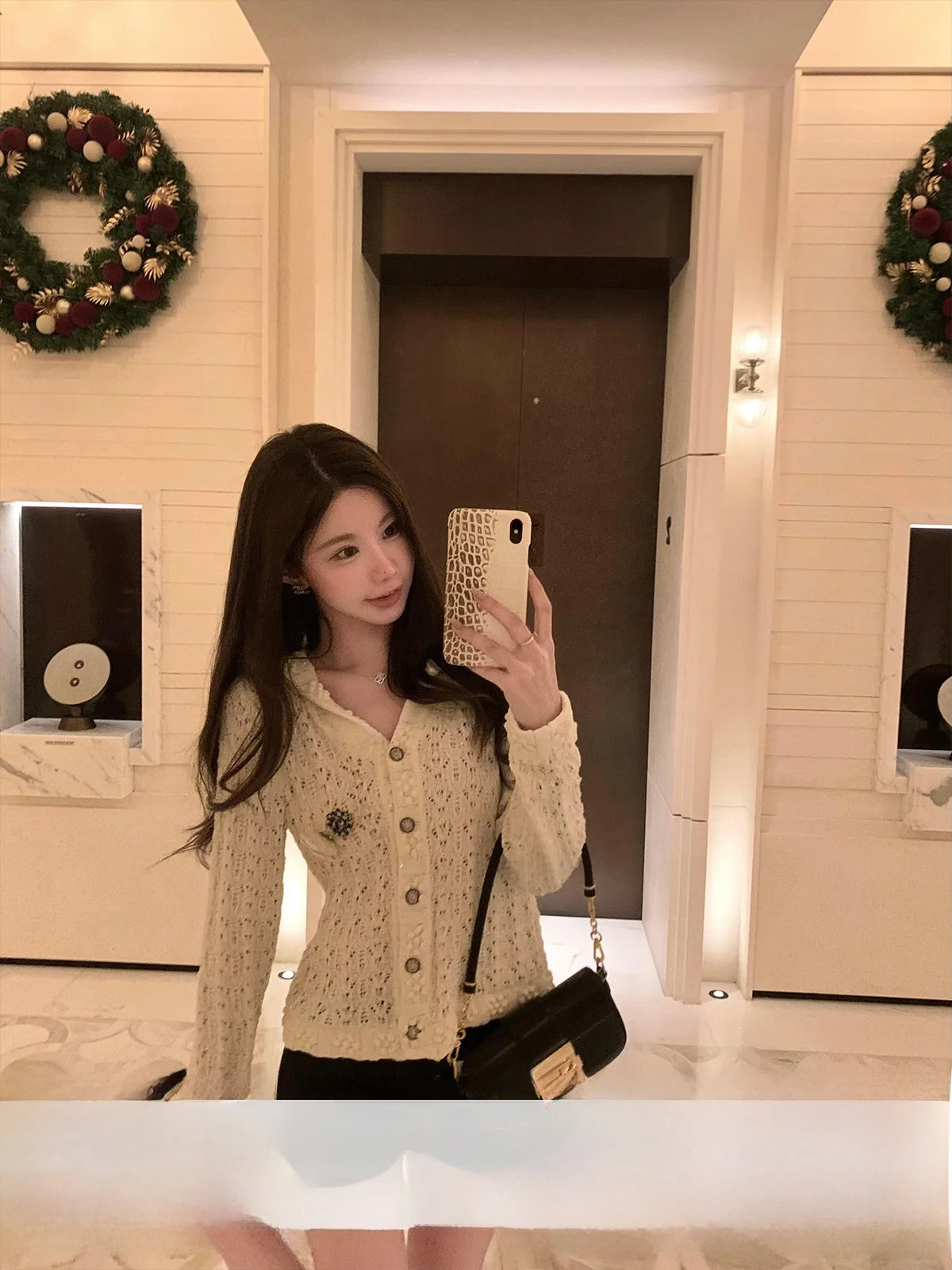 YOLI Zhang Yuli Casual V-neck Knitwear White Women's Spring Commute Versatile Slimming Top Comfortable Long Sleeve Cardigan
YOLI Zhang Yuli Casual V-neck Knitwear White Women's Spring Commute Versatile Slimming Top Comfortable Long Sleeve Cardigan