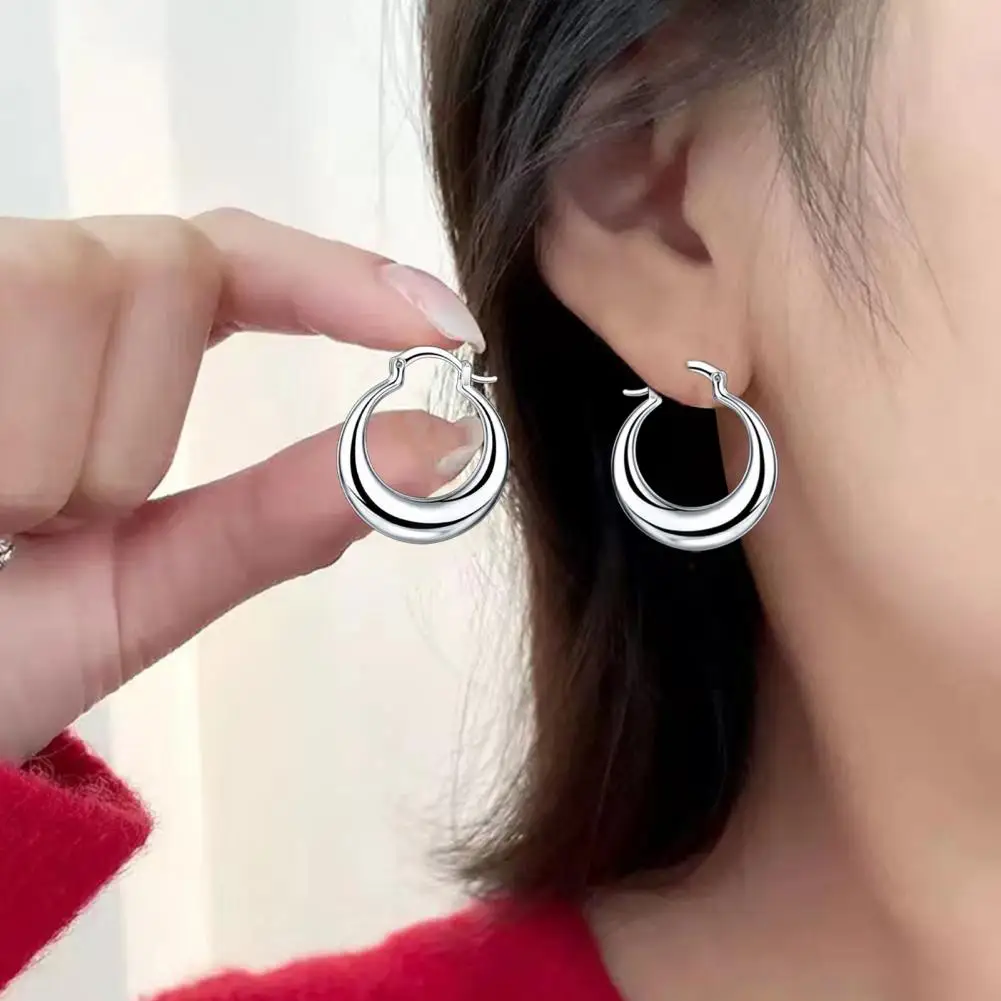 1 Pair Women Hoop Earrings Crescent Shape Earrings Polished Hanging Earrings Daily Dating Commuting Ear Jewelry
1 Pair Women Hoop Earrings Crescent Shape Earrings Polished Hanging Earrings Daily Dating Commuting Ear Jewelry