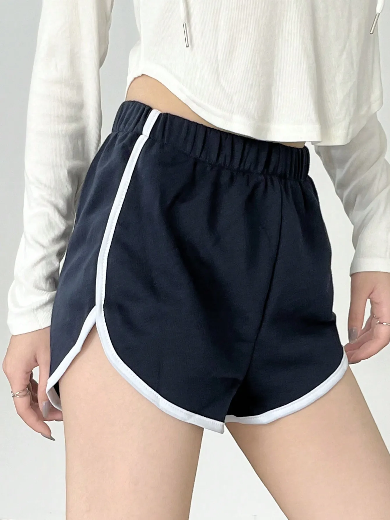 Korean Chic Summer Contrasting White Edge Running Fitness Sports Shorts Small High Waist Slimming Look Wide Leg Hot Pants for Women
Korean Chic Summer Contrasting White Edge Running Fitness Sports Shorts Small High Waist Slimming Look Wide Leg Hot Pants for Women