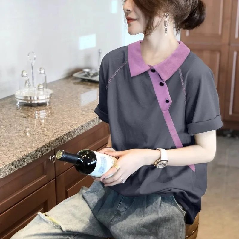 2024 New Women's Summer Polo Collar with Contrasting Buttons Fashion Versatile Versatile Short Sleeved Loose T-shirt Tops
2024 New Women's Summer Polo Collar with Contrasting Buttons Fashion Versatile Versatile Short Sleeved Loose T-shirt Tops