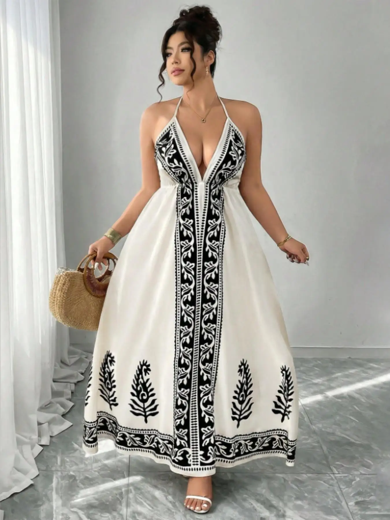 Bohemian Tribal Print Halter Maxi Dress for Plus Size Women Deep V-Neck Sleeveless High Waist Flowy Long Dress for Vacation & Be
Bohemian Tribal Print Halter Maxi Dress for Plus Size Women Deep V-Neck Sleeveless High Waist Flowy Long Dress for Vacation & Be
