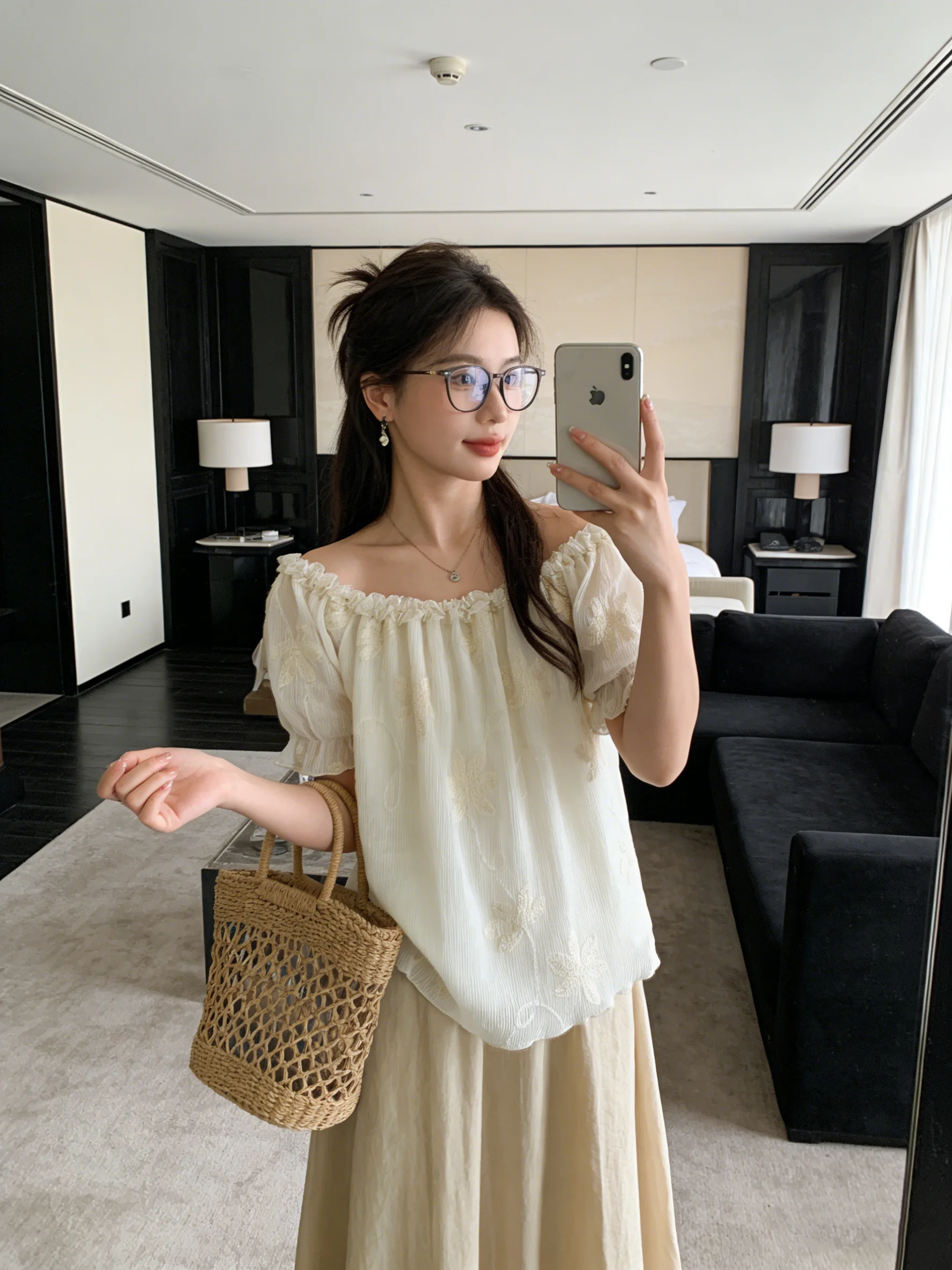 Элегантная женская блузка с круглым вырезом, рукавами-фонариками, вышивкой, коротким рукавом, кружевным воротником, летняя, омолаживающая, в корейском стиле, свободного кроя
Элегантная женская блузка с круглым вырезом, рукавами-фонариками, вышивкой, коротким рукавом, кружевным воротником, летняя, омолаживающая, в корейском стиле, свободного кроя