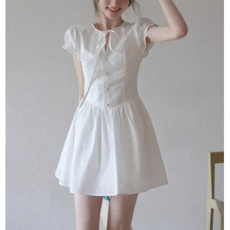 Летнее новое стильное элегантное обтягивающее талию трапециевидной формы для девочек, модное мини-платье с французской вышивкой, тяжелое женское платье с короткими рукавами
Летнее новое стильное элегантное обтягивающее талию трапециевидной формы для девочек, модное мини-платье с французской вышивкой, тяжелое женское платье с короткими рукавами