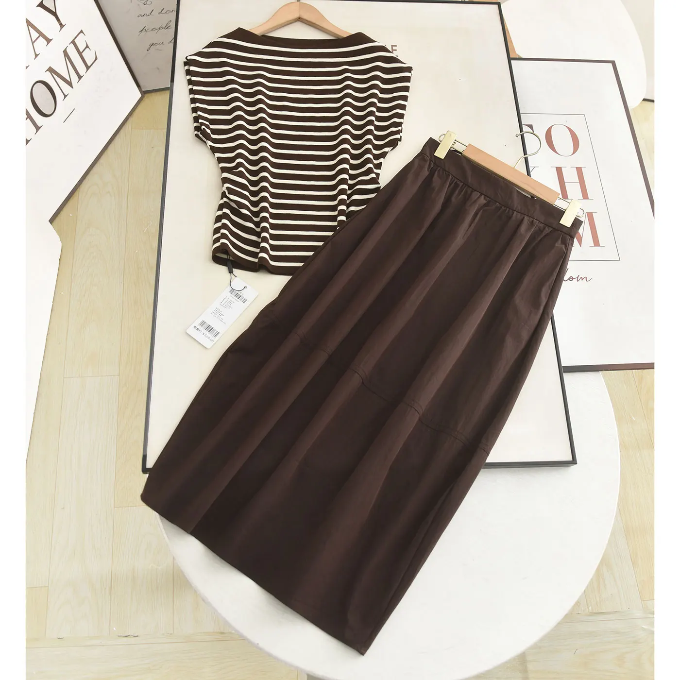 Xiao Ai's One-Shoulder Slimming Striped Knitwear High-Waisted Split Bloom Half-Skirt Two-Piece Set Summer Fashion Women's Ens...
Xiao Ai's One-Shoulder Slimming Striped Knitwear High-Waisted Split Bloom Half-Skirt Two-Piece Set Summer Fashion Women's Ens...