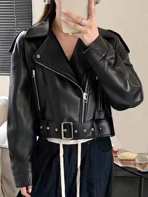 Black Large Size Motorcycle PU Leather Jacket Short Women's Style Spicy Girl Versatile Motorcycle Jacket for Autumn
Black Large Size Motorcycle PU Leather Jacket Short Women's Style Spicy Girl Versatile Motorcycle Jacket for Autumn