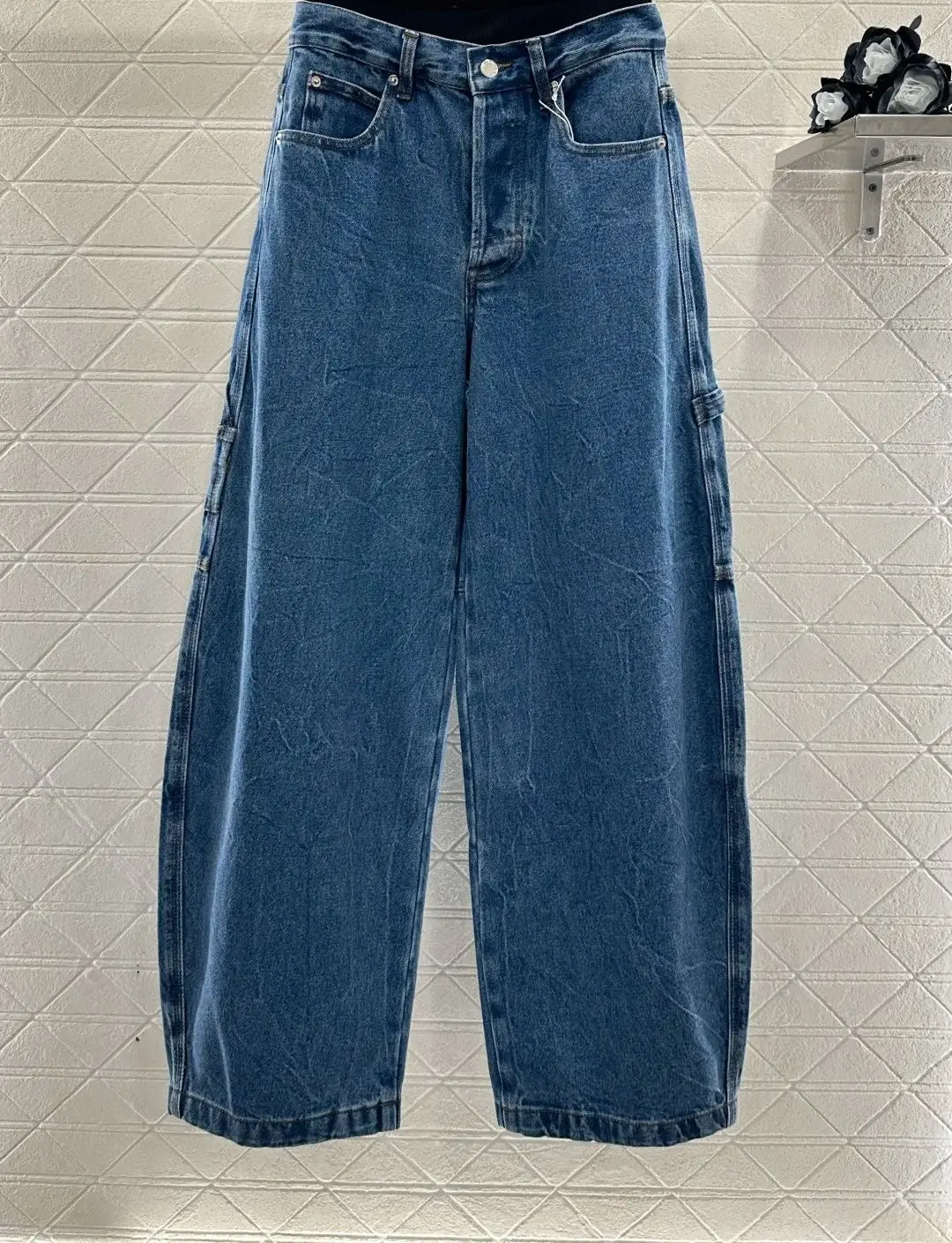 Широкие джинсовые брюки с высокой талией, классические джинсовые синие, непринужденные и повседневные, с завышенной талией, утягивающие повседневные брюки для поездок на работу.
Широкие джинсовые брюки с высокой талией, классические джинсовые синие, непринужденные и повседневные, с завышенной талией, утягивающие повседневные брюки для поездок на работу.