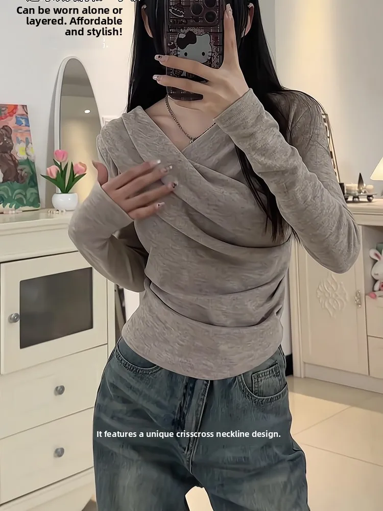 plus Size Women's Grey V-Neck Cross Long Sleeve T-Shirt Slimming Base Layer Top for Spring Season Pear Shape Body Type
plus Size Women's Grey V-Neck Cross Long Sleeve T-Shirt Slimming Base Layer Top for Spring Season Pear Shape Body Type