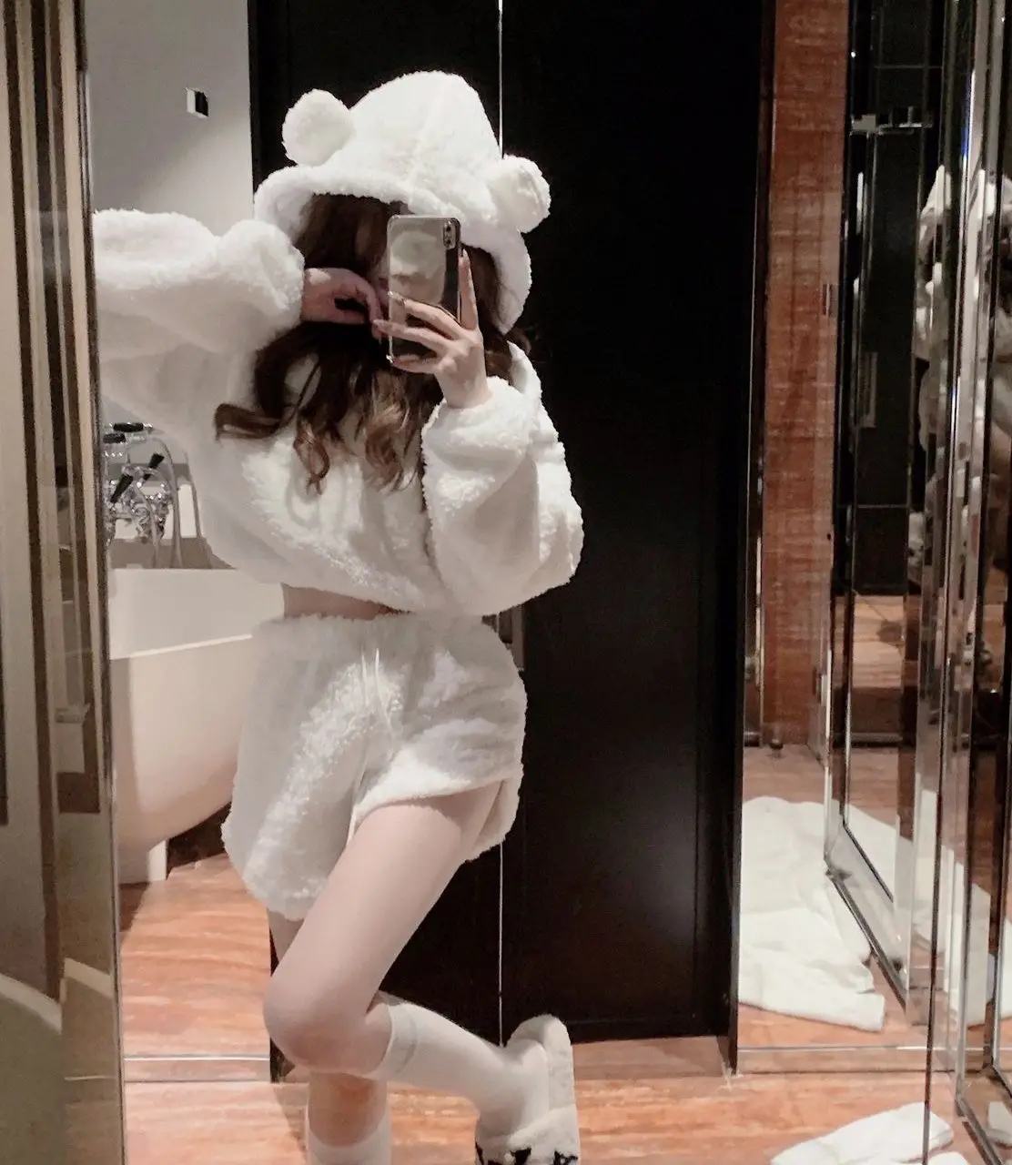 Cute Bear Ears Hooded Top And Shorts Sexy Pure Desire Coral Fleece Sleepwear Set Youth Outerwear Suitable for Winter Long Sleeve
Cute Bear Ears Hooded Top And Shorts Sexy Pure Desire Coral Fleece Sleepwear Set Youth Outerwear Suitable for Winter Long Sleeve