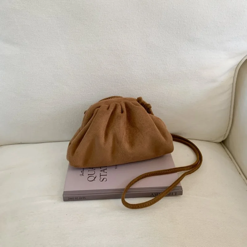 Роскошная парижская модельерская сумка-мессенджер с элегантной кожей и уникальным буквенным логотипом
Роскошная парижская модельерская сумка-мессенджер с элегантной кожей и уникальным буквенным логотипом