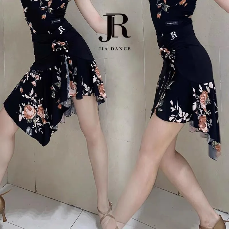 Индивидуальная полуюбка нестандартной формы для латинских танцев, женское платье национального стандарта для практики, свободное платье с высокой талией R162
Индивидуальная полуюбка нестандартной формы для латинских танцев, женское платье национального стандарта для практики, свободное платье с высокой талией R162