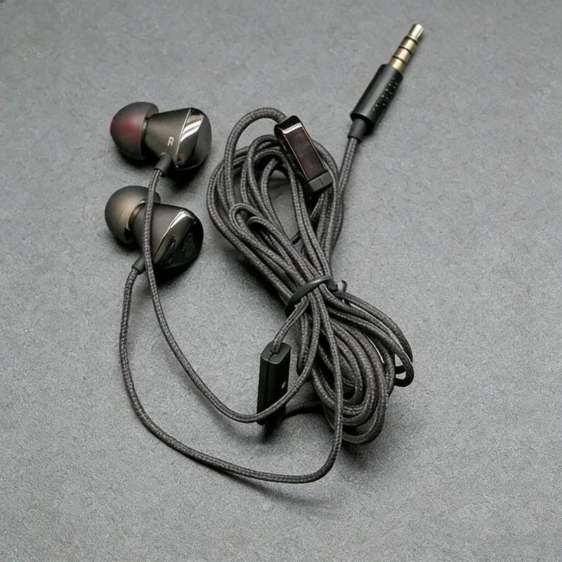 Брендовые металлические наушники-вкладыши с тяжелыми басами 3,5 мм CTIA, плетеный кабель с проводным управлением, распродажа с небольшим дефектом
Брендовые металлические наушники-вкладыши с тяжелыми басами 3,5 мм CTIA, плетеный кабель с проводным управлением, распродажа с небольшим дефектом