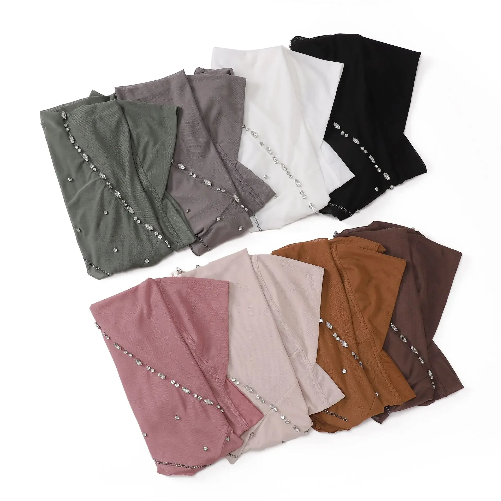 Готовый мусульманский хиджаб-шарф One Piece Amira с бриллиантами, тюрбан, головной убор для молитвы, готовый к носке
Готовый мусульманский хиджаб-шарф One Piece Amira с бриллиантами, тюрбан, головной убор для молитвы, готовый к носке