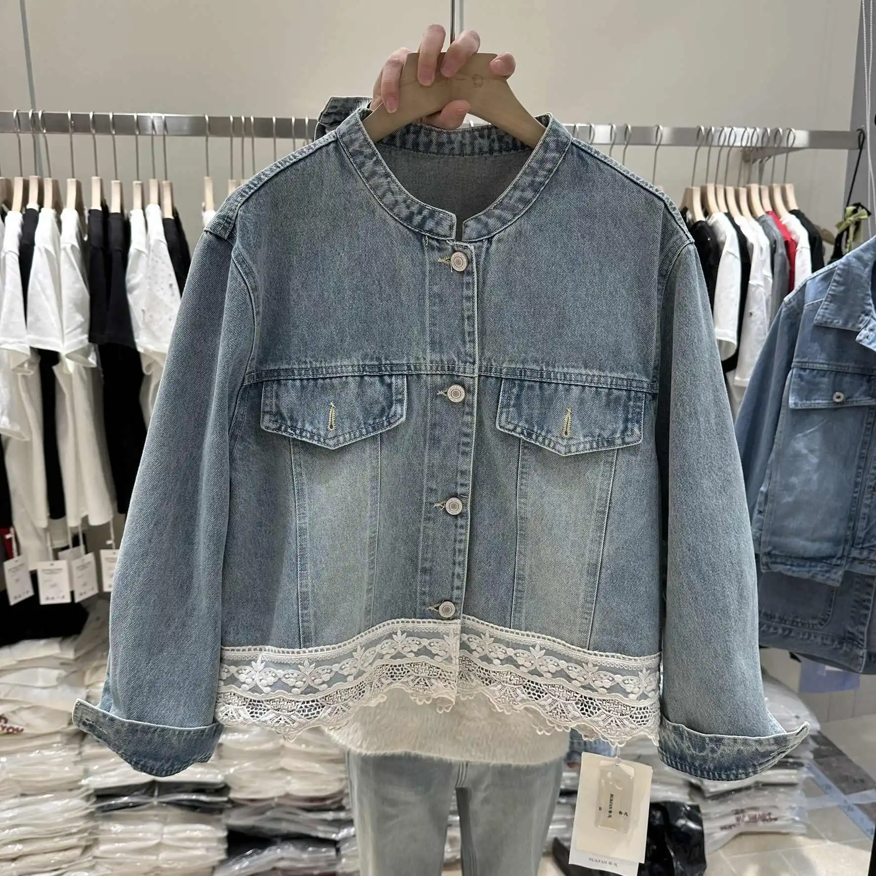 Корейское кружевное джинсовое пальто, весенне-осенняя мода, свободный короткий топ с круглым вырезом, повседневные универсальные однобортные куртки
Корейское кружевное джинсовое пальто, весенне-осенняя мода, свободный короткий топ с круглым вырезом, повседневные универсальные однобортные куртки