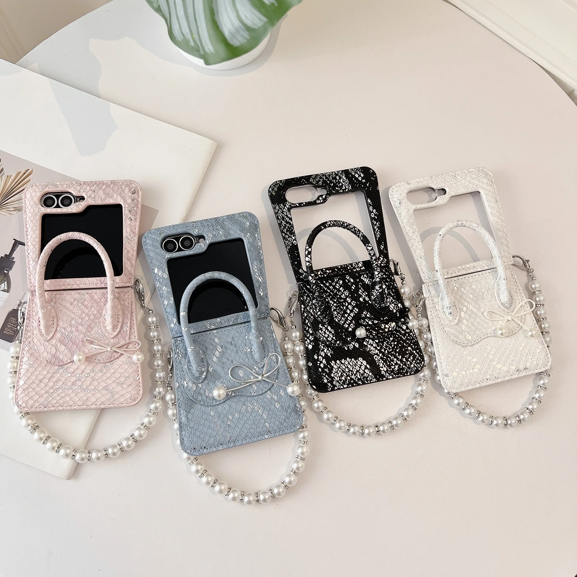 Mini Handbag Pearl Phone Case for Samsung Galaxy Z Flip 7 6 5 4 Protective Back Cover for ZFlip5 ZFlip6 ZFlip7 Case Shell 
Mini Handbag Pearl Phone Case for Samsung Galaxy Z Flip 7 6 5 4 Protective Back Cover for ZFlip5 ZFlip6 ZFlip7 Case Shell