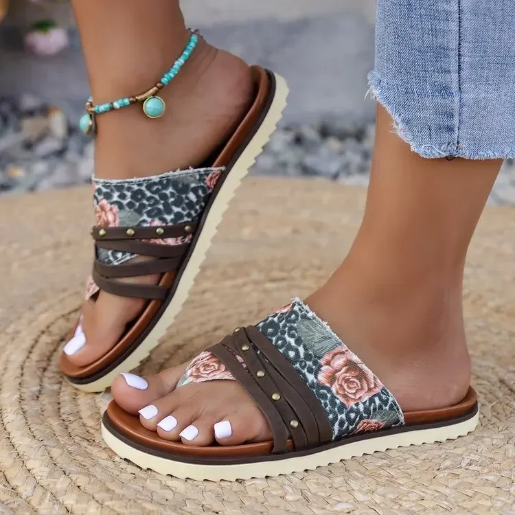 Plus Size Flat Flower Flip-flops for Women Wearing Printed Studded Platform Beach Slippers
Plus Size Flat Flower Flip-flops for Women Wearing Printed Studded Platform Beach Slippers