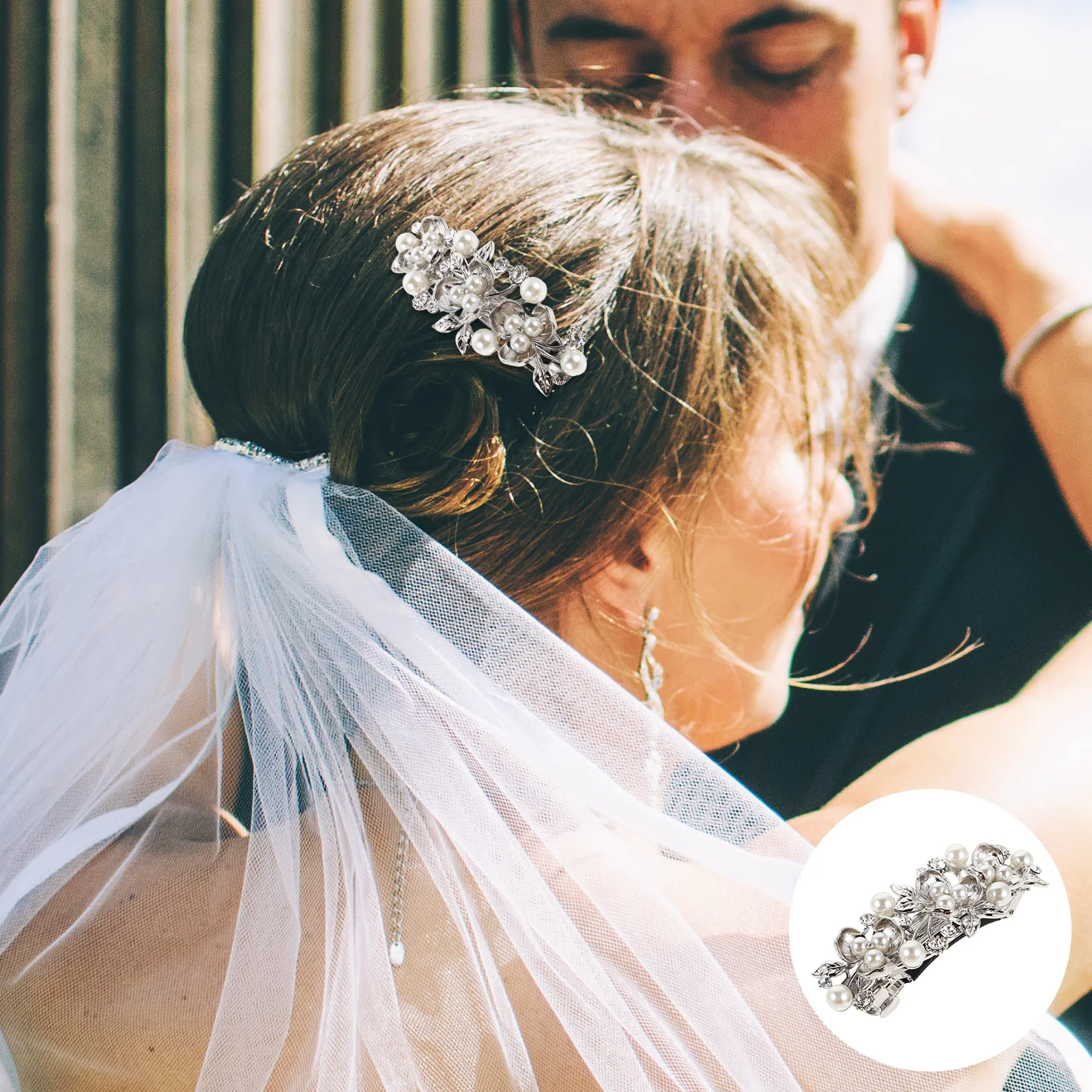 Vintage Rhinestone Hair Barrette with Pearl Accent Flower Metal Hairpin for Women Bride Bridesmaid Wedding Party Accessories
Vintage Rhinestone Hair Barrette with Pearl Accent Flower Metal Hairpin for Women Bride Bridesmaid Wedding Party Accessories