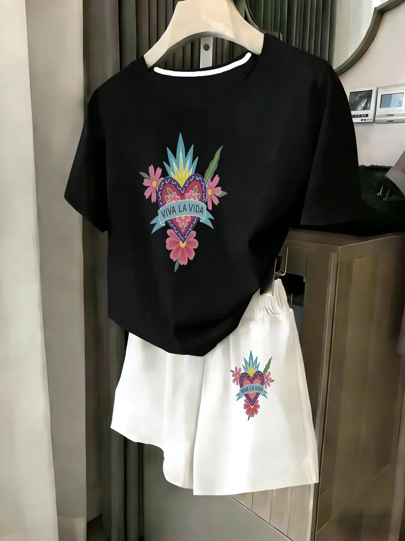 Ladies 2-Piece Set Summer Beach Vacation Casual round Neck Short Sleeve Random Print T-Shirt Elastic Waist Shorts Suit Comfortab
Ladies 2-Piece Set Summer Beach Vacation Casual round Neck Short Sleeve Random Print T-Shirt Elastic Waist Shorts Suit Comfortab