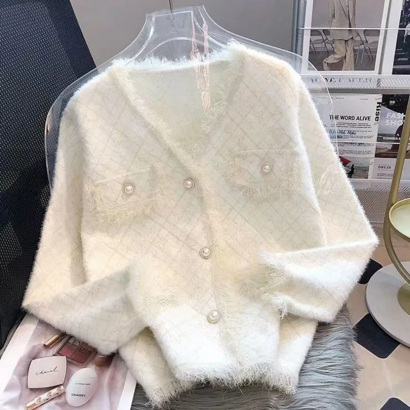 Cardigan V-neck tassel bright silk plaid small fragrance coat women 2023 spring long sleeve high-end knit cardigan female coat
Cardigan V-neck tassel bright silk plaid small fragrance coat women 2023 spring long sleeve high-end knit cardigan female coat