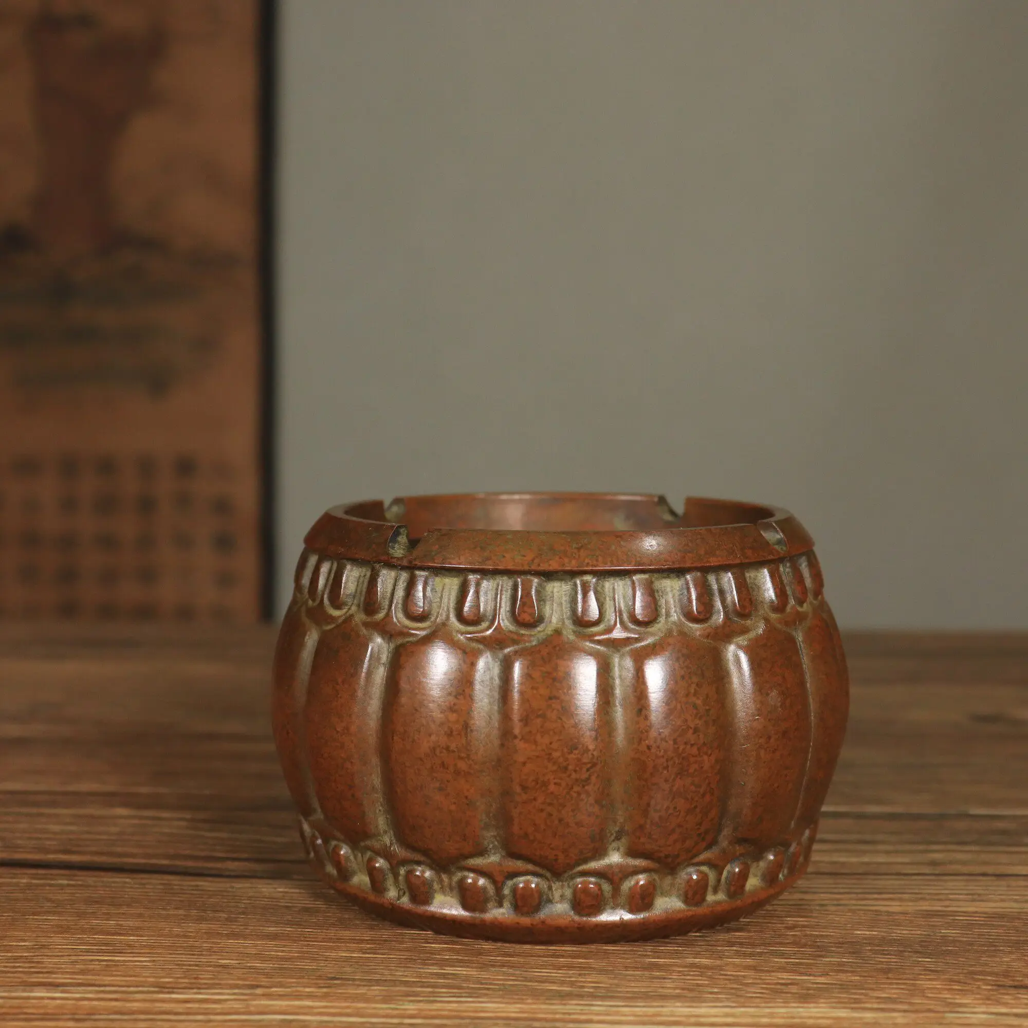 Antique Pure Copper Su Gong Drum Shape Ashtray Vintage Chinese Style Home Living Room Desktop Creative Decoration
Antique Pure Copper Su Gong Drum Shape Ashtray Vintage Chinese Style Home Living Room Desktop Creative Decoration