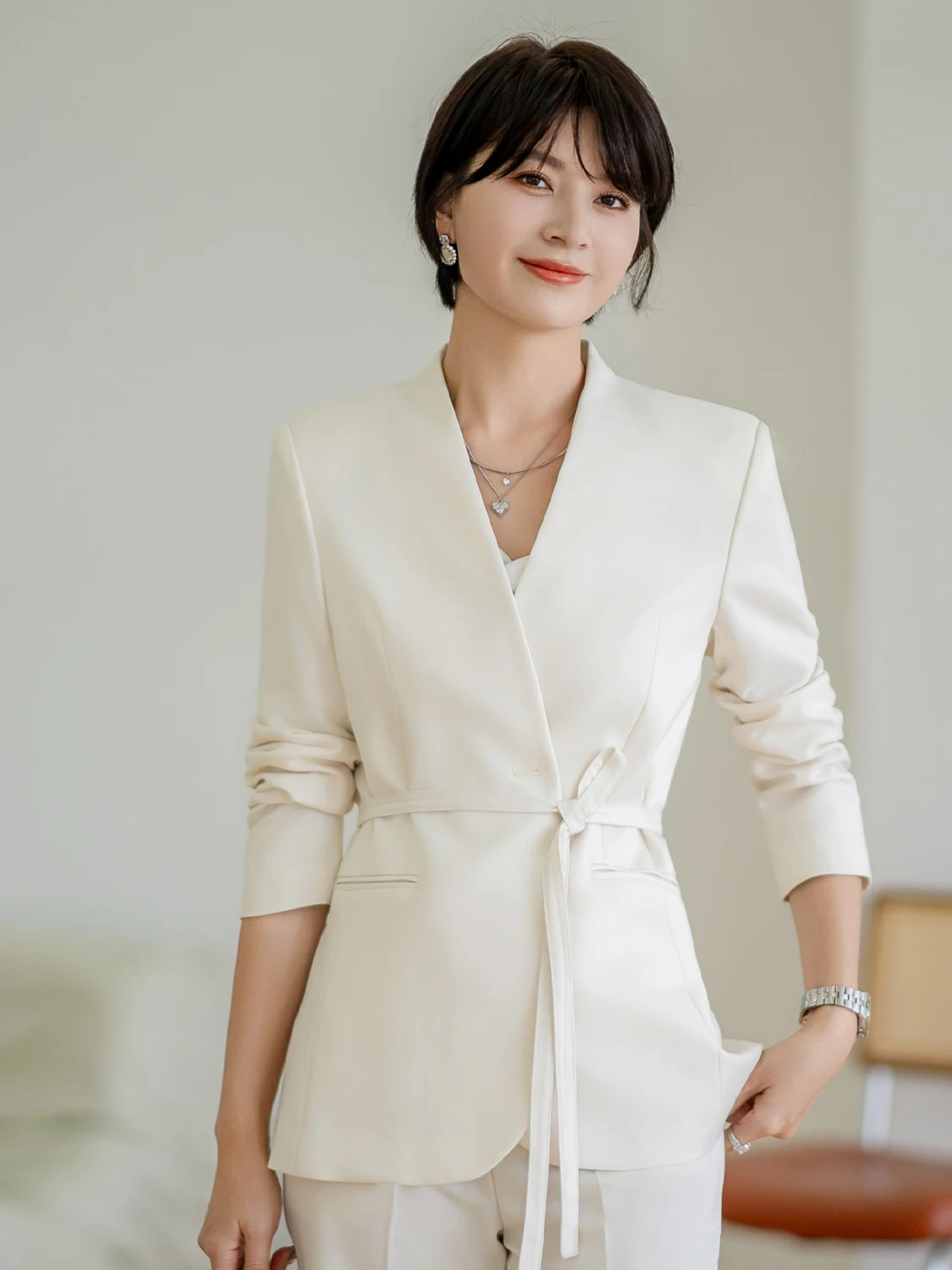 Женский деловой костюм Ele Busin: Новая модель 2024 года, комплект из двух предметов, с длинными рукавами, из полиэфирного волокна, премиум-класса
Женский деловой костюм Ele Busin: Новая модель 2024 года, комплект из двух предметов, с длинными рукавами, из полиэфирного волокна, премиум-класса