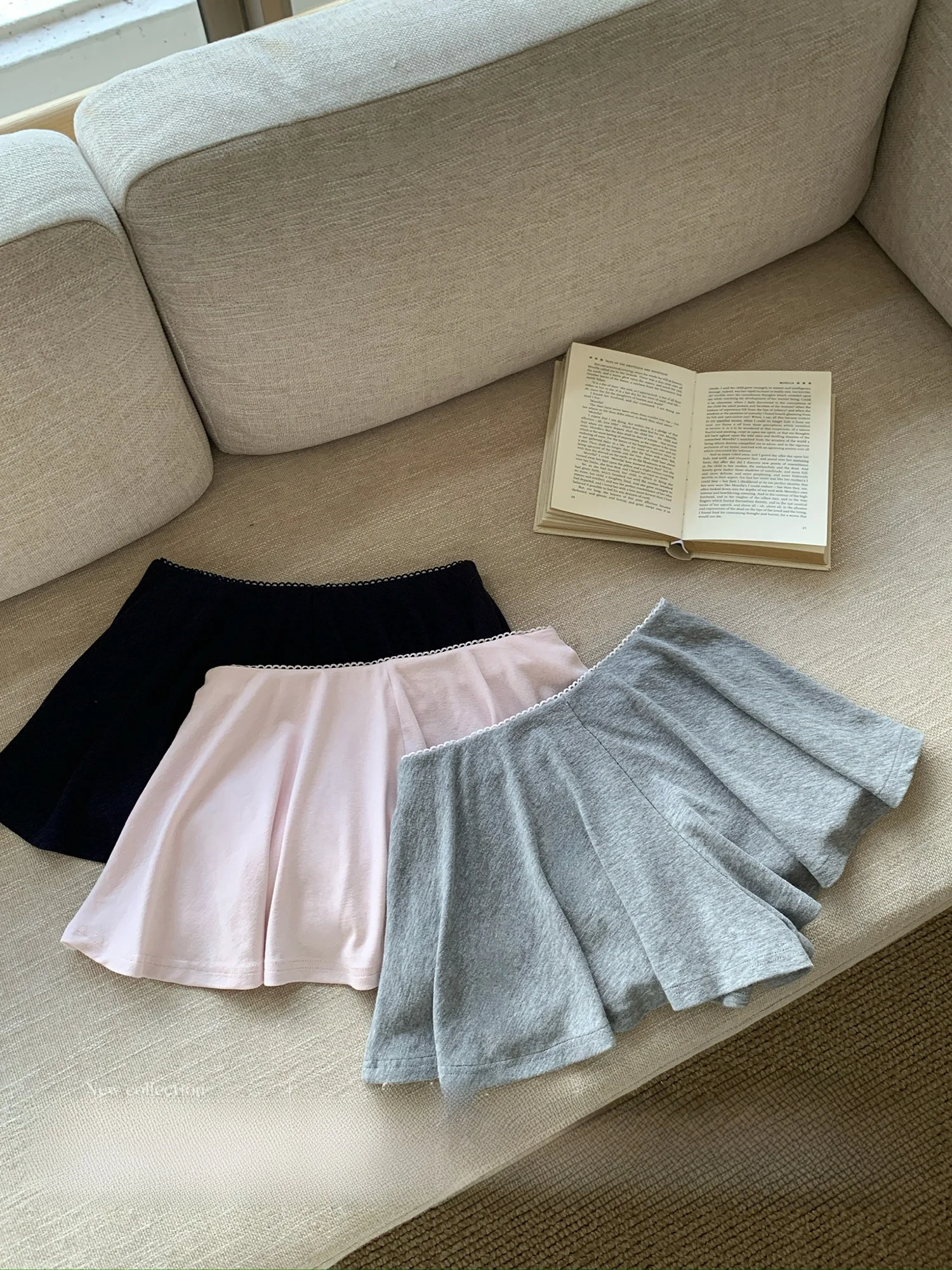 Lukira Idol Comfortable Pure Color Knitted Pleated Skirt Women Spring Anti-Light Short Skirt Pants Breathable Skin-Friendly
Lukira Idol Comfortable Pure Color Knitted Pleated Skirt Women Spring Anti-Light Short Skirt Pants Breathable Skin-Friendly