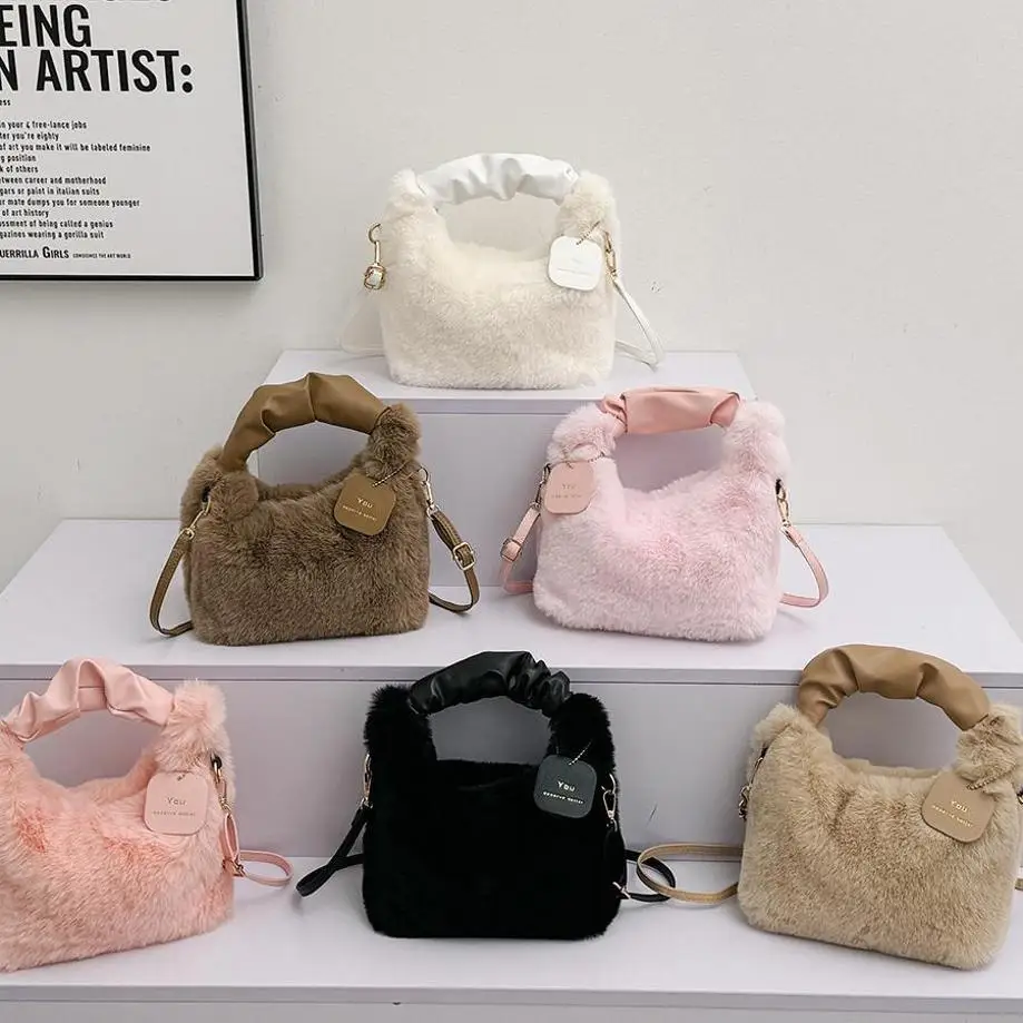1 Pcs Fashionable Plush Messenger Bag Imitation Fur Women's Bag Autumn And Winter Retro Handbag Lady Plush Handbag Party
1 Pcs Fashionable Plush Messenger Bag Imitation Fur Women's Bag Autumn And Winter Retro Handbag Lady Plush Handbag Party