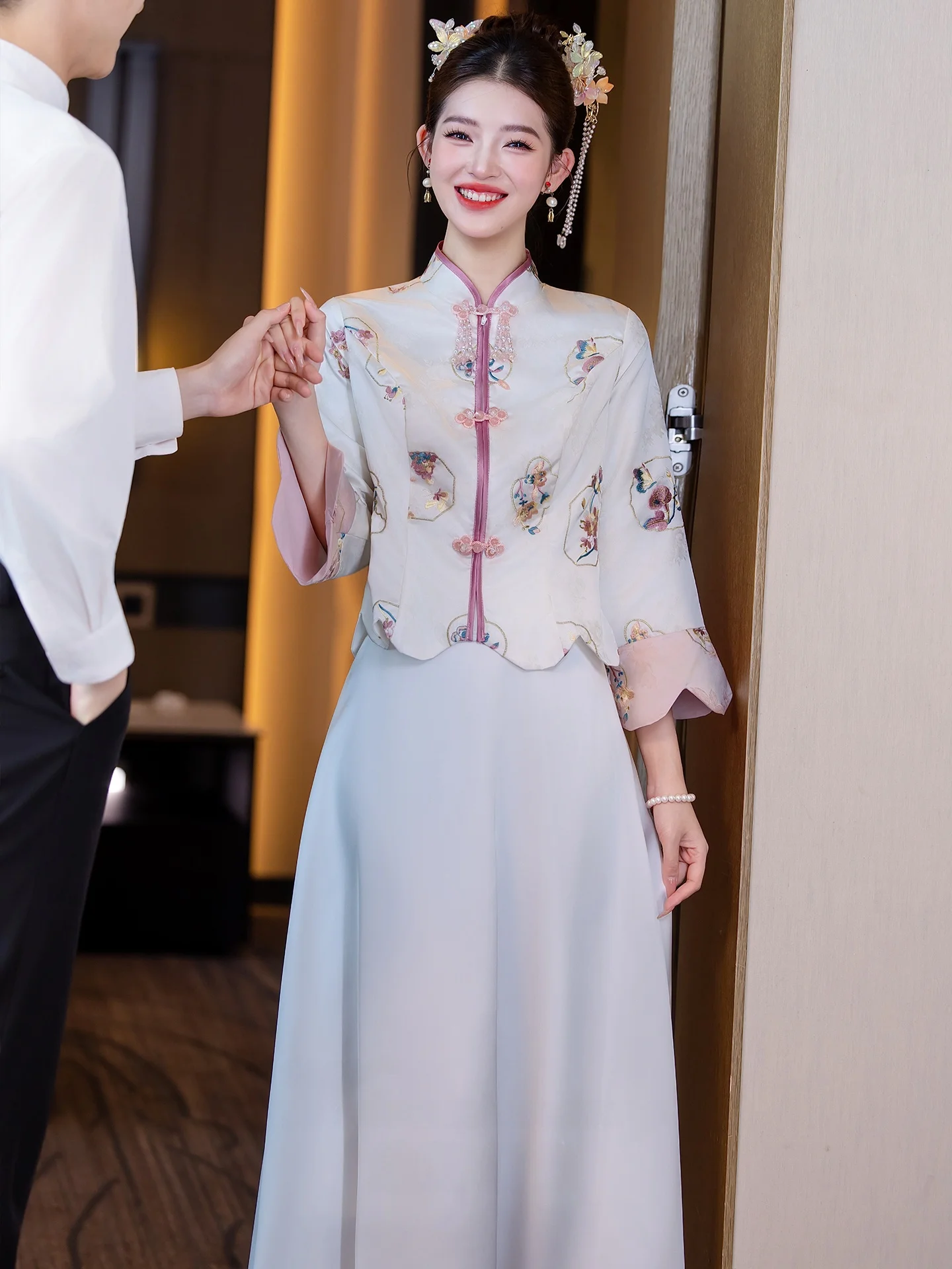 Ele Chinese Sle Engagement Evening Gown Women's Two-Piece Set Embroidered Wedding Dr Cotail Par Dr for Daily ...
Ele Chinese Sle Engagement Evening Gown Women's Two-Piece Set Embroidered Wedding Dr Cotail Par Dr for Daily ...