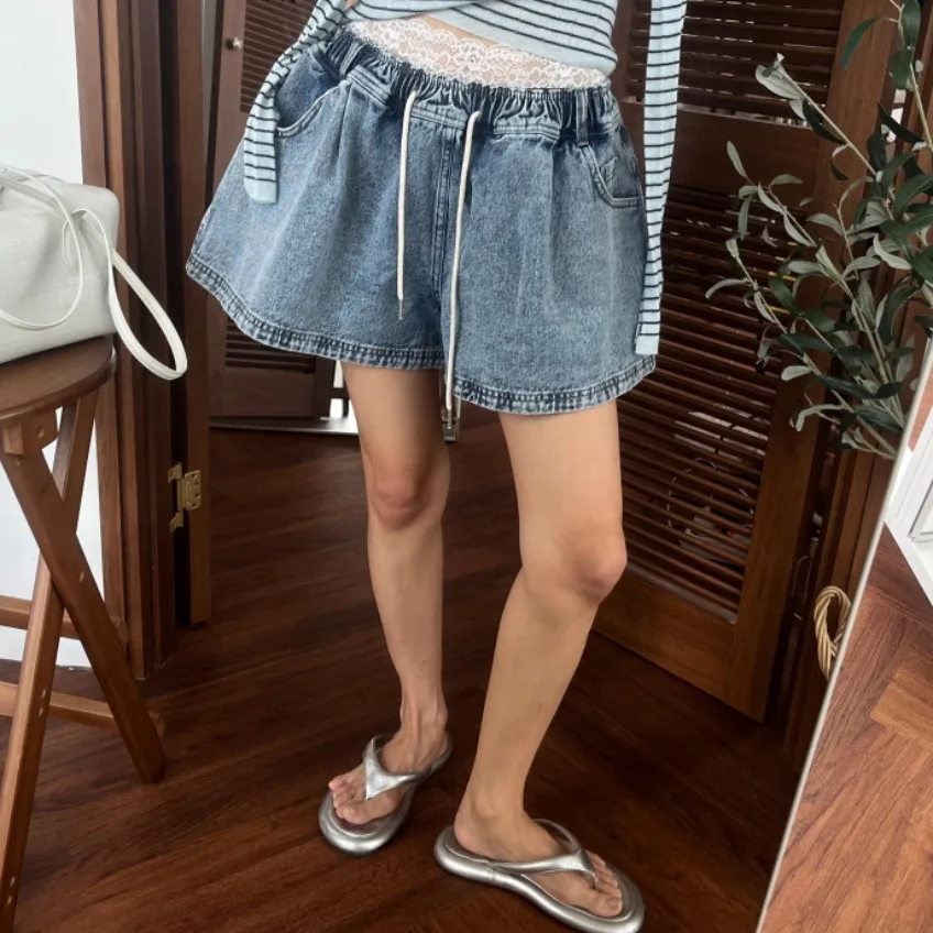Retro Washed A-Line Drawstring Elastic Waist Denim Shorts Women's Summer Fashion Chic Hot Pants Natural Waist Cotton 100%
Retro Washed A-Line Drawstring Elastic Waist Denim Shorts Women's Summer Fashion Chic Hot Pants Natural Waist Cotton 100%