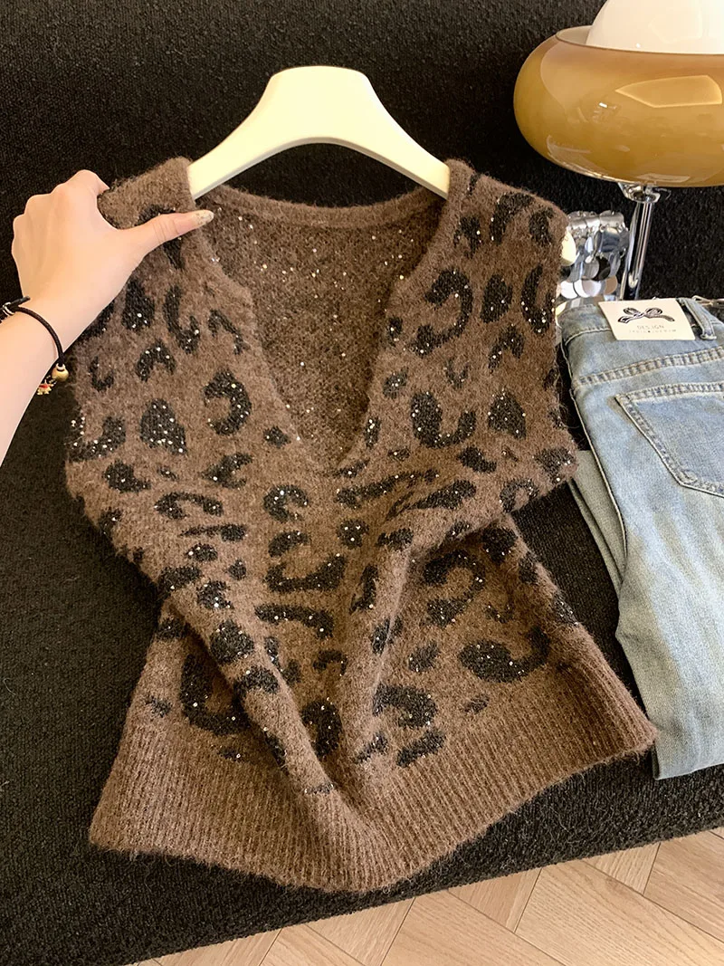 Ленивый стиль, осенне-зимний модный универсальный ретро леопардовый принт, v-образный вырез, без рукавов, облегающий короткий жилет, свитер для женщин
Ленивый стиль, осенне-зимний модный универсальный ретро леопардовый принт, v-образный вырез, без рукавов, облегающий короткий жилет, свитер для женщин
