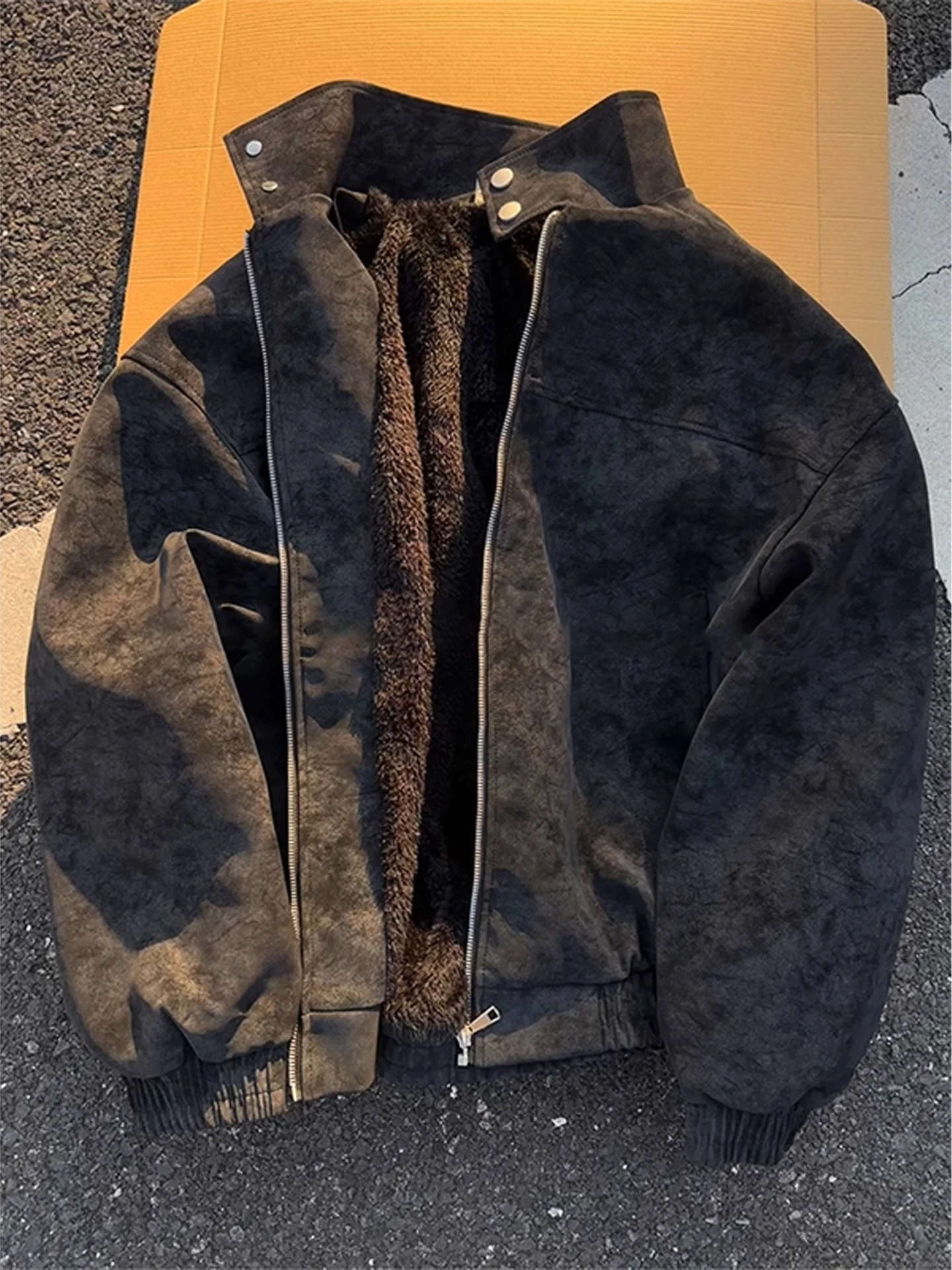 Thiened Lamb Fur Lined Cotton Jaet Men's Winter Warm Waterproof Stand Collar Coat Stand Fit Long Sve Casual Outerwear
Thiened Lamb Fur Lined Cotton Jaet Men's Winter Warm Waterproof Stand Collar Coat Stand Fit Long Sve Casual Outerwear