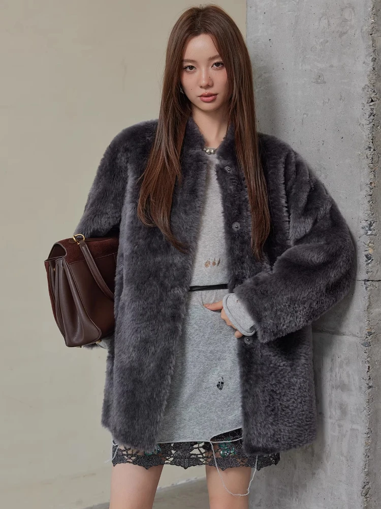 High-end Luxury Lacon Lamb Fur Shearling Jackets for Women Simple Stand Collar Mid-length Winter Genuine Leather Real Fur Coat
High-end Luxury Lacon Lamb Fur Shearling Jackets for Women Simple Stand Collar Mid-length Winter Genuine Leather Real Fur Coat
