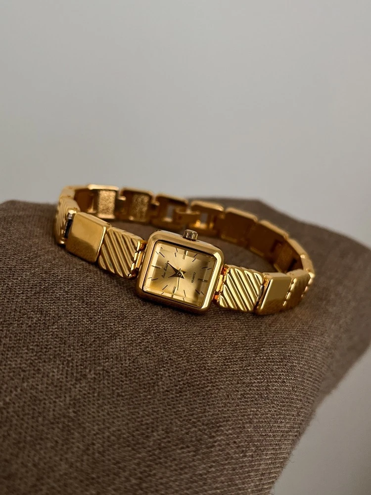Ladies Watch Luxury Gold Square Simple Luxury Quartz Watch Fashion Stainless Steel Women's Business Clock Dress Gift Watches
Ladies Watch Luxury Gold Square Simple Luxury Quartz Watch Fashion Stainless Steel Women's Business Clock Dress Gift Watches