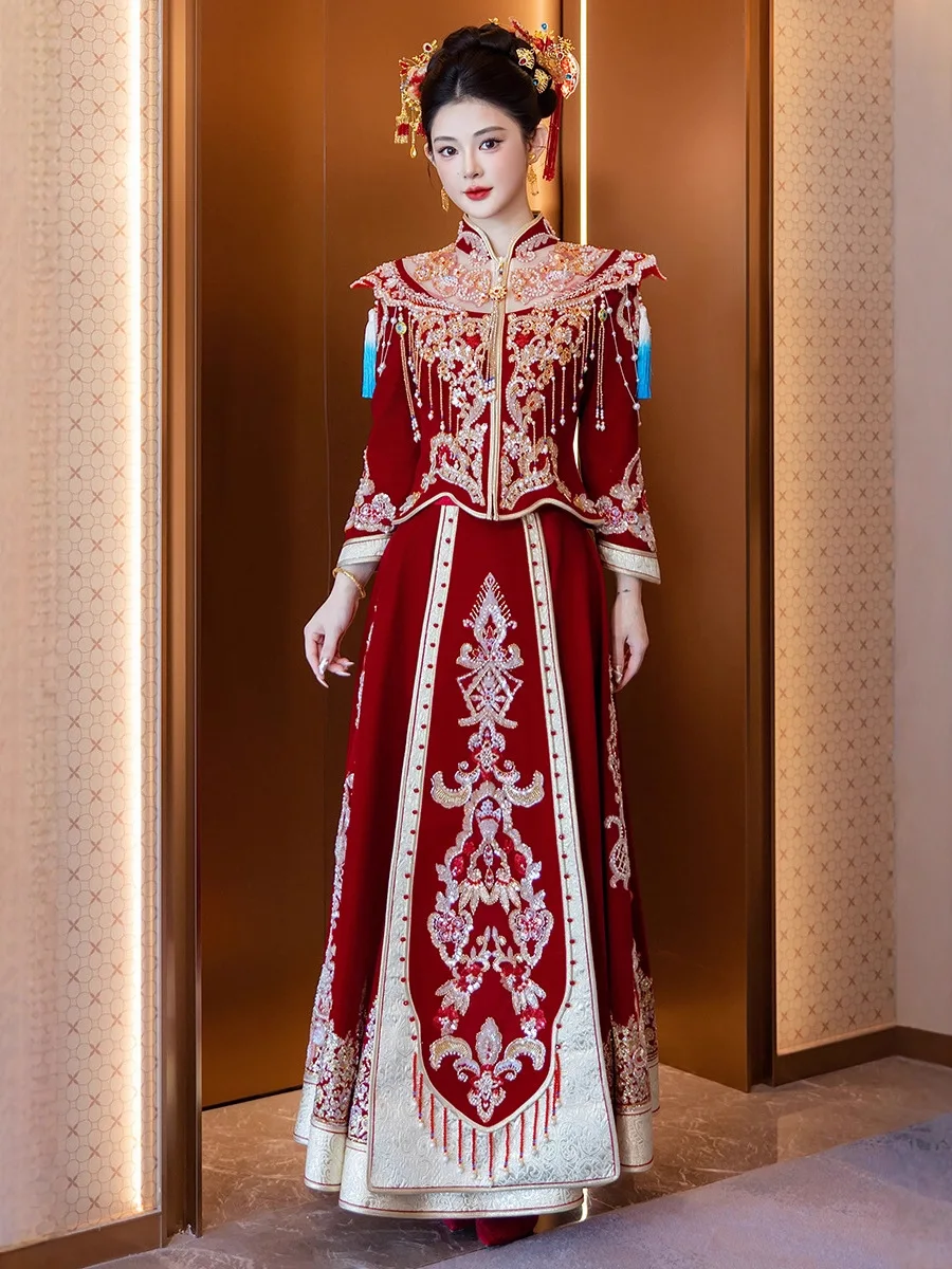 New 2025 Show He Wedding Dress Traditional Chinese Style Heavy Work Dragon And Phoenix Coat for Brides Summer Wedding Gown
New 2025 Show He Wedding Dress Traditional Chinese Style Heavy Work Dragon And Phoenix Coat for Brides Summer Wedding Gown