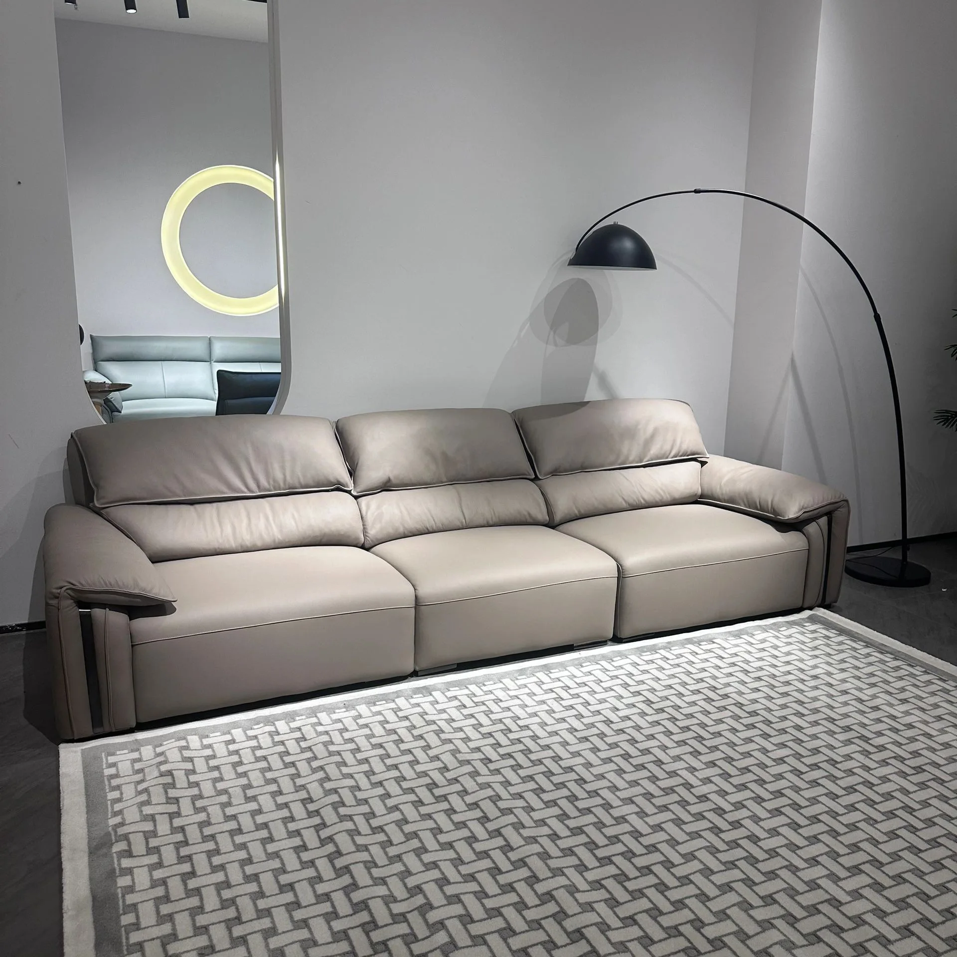 Leather sofa Italian minimalist first layer cowhide modern simple living room small apartment
Leather sofa Italian minimalist first layer cowhide modern simple living room small apartment