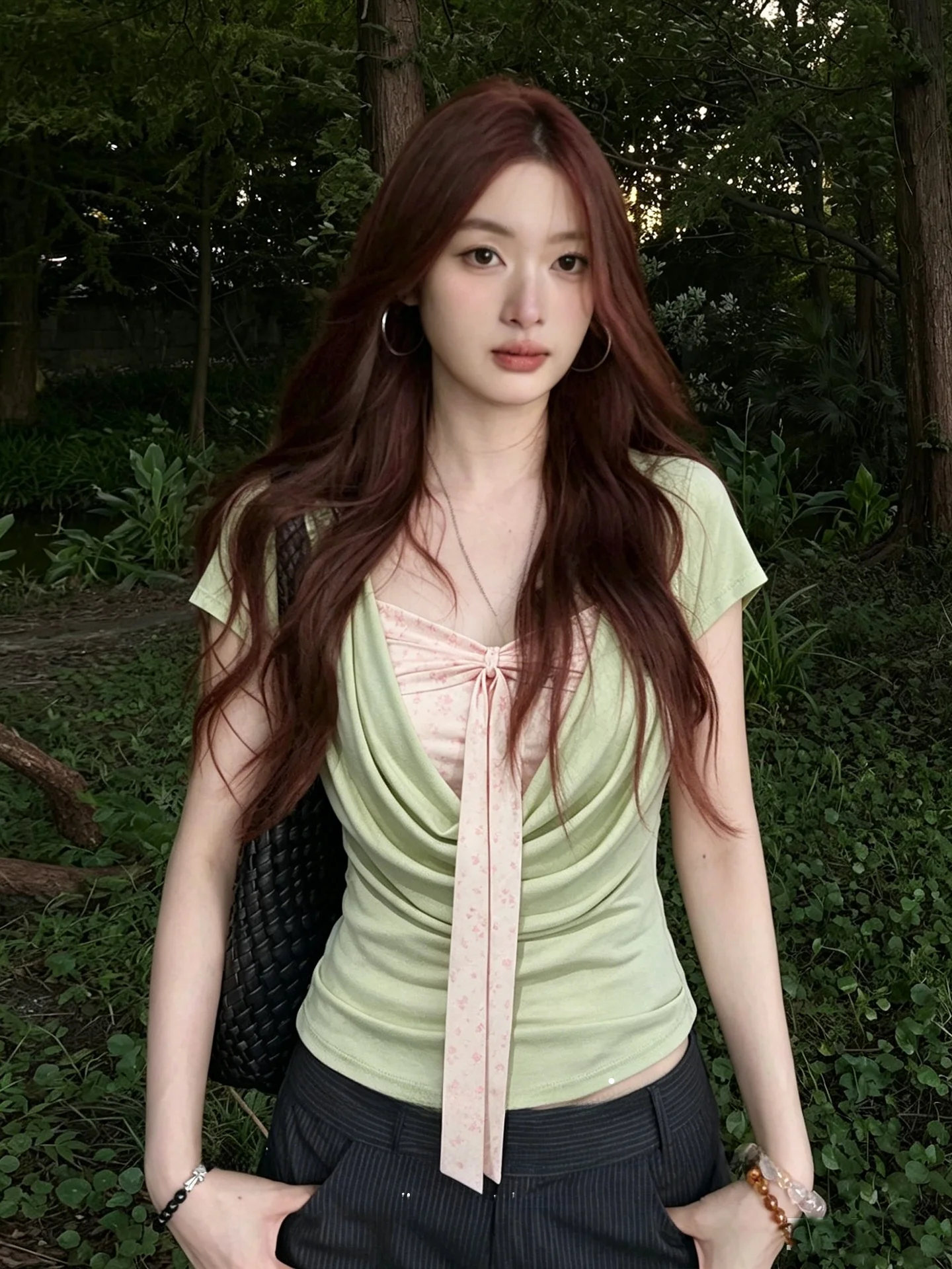 Korean Style Women's Short Sleeve T-Shirt Set V-Neck Floral Crop Top Slimming Green Top Summer Fashion Casual Comfortable
Korean Style Women's Short Sleeve T-Shirt Set V-Neck Floral Crop Top Slimming Green Top Summer Fashion Casual Comfortable