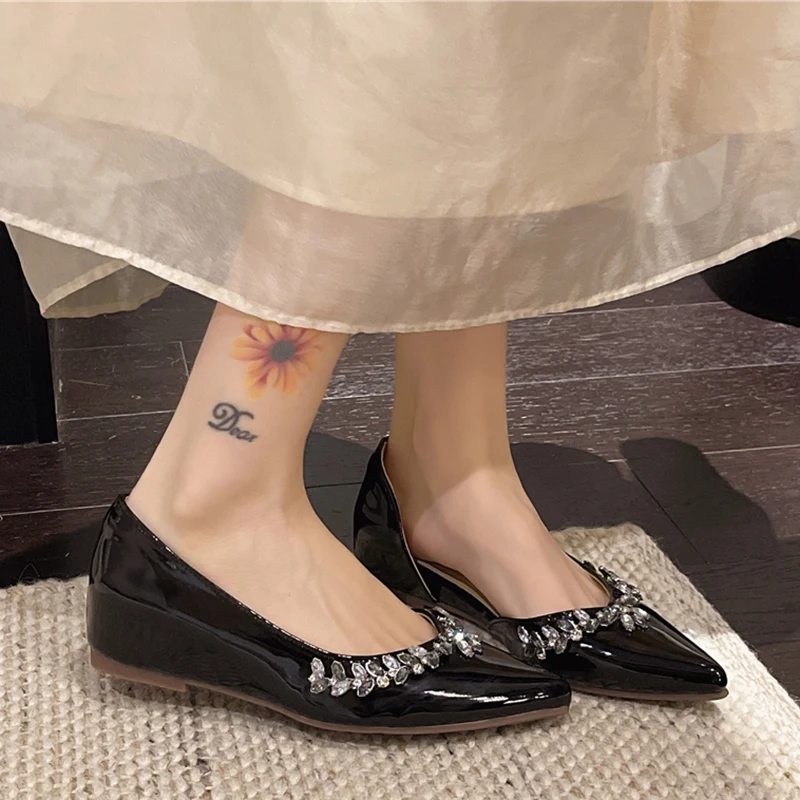 Elegant Women Ladies Rhinestone Wedge Heel Pumps Patent Leather Pointed Toe Slip On Casual Party Summer Office Dress Shoes Woman
Elegant Women Ladies Rhinestone Wedge Heel Pumps Patent Leather Pointed Toe Slip On Casual Party Summer Office Dress Shoes Woman