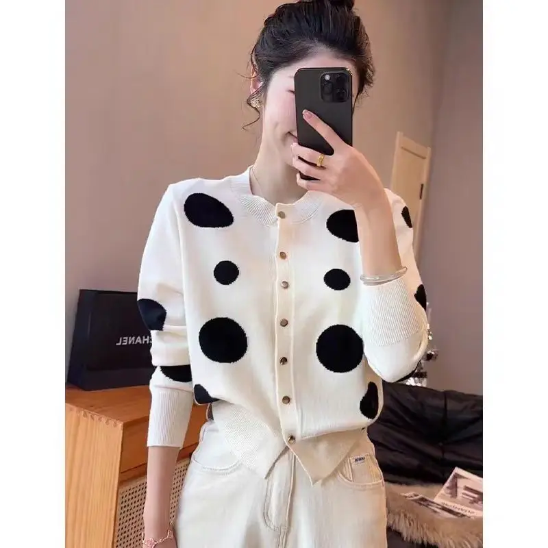 Autumn New Vintage Jacquard Sweaters Office Lady Fashion O-neck Knitwear Tops Soft Wool Elastic Slim Knitted Cardigan
Autumn New Vintage Jacquard Sweaters Office Lady Fashion O-neck Knitwear Tops Soft Wool Elastic Slim Knitted Cardigan