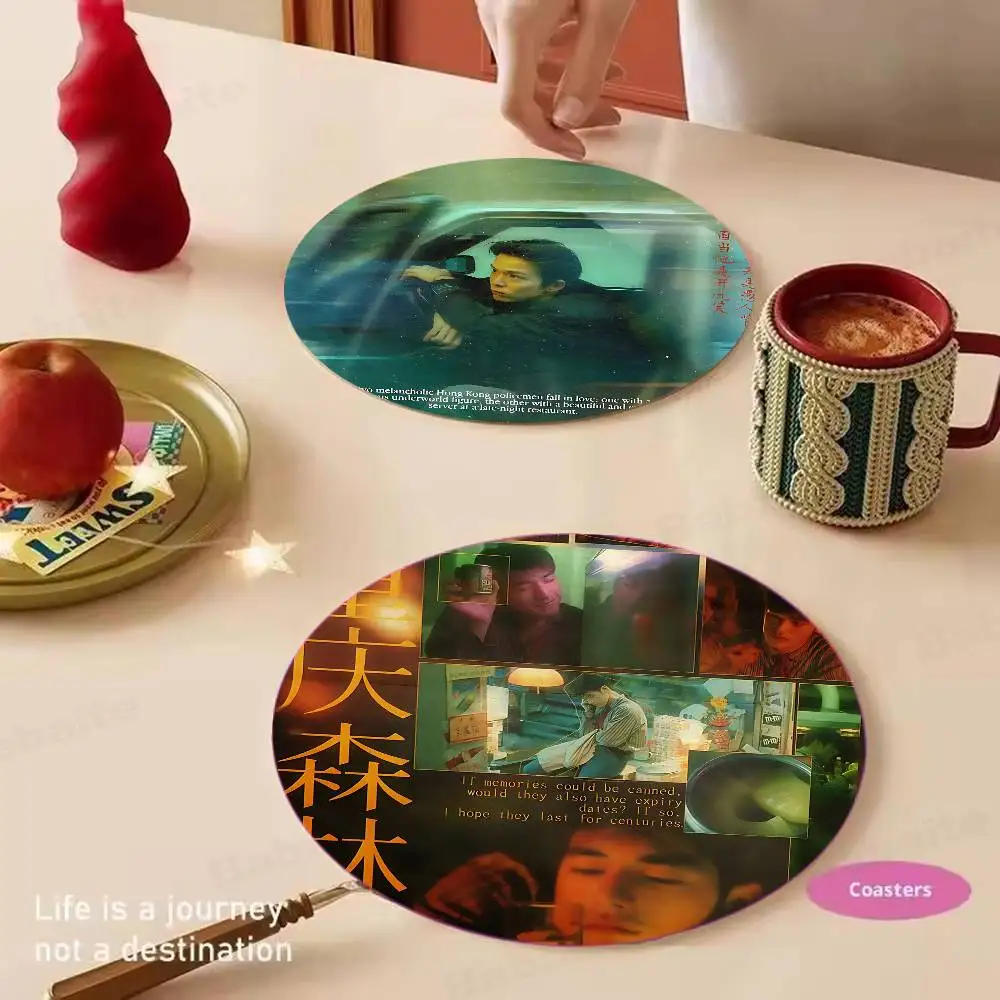 Chungking Express Film Pattern Art Painted Wooden Anti-slip Coasters, Suitable For Decoration Of Living Room Kitchenware
Chungking Express Film Pattern Art Painted Wooden Anti-slip Coasters, Suitable For Decoration Of Living Room Kitchenware