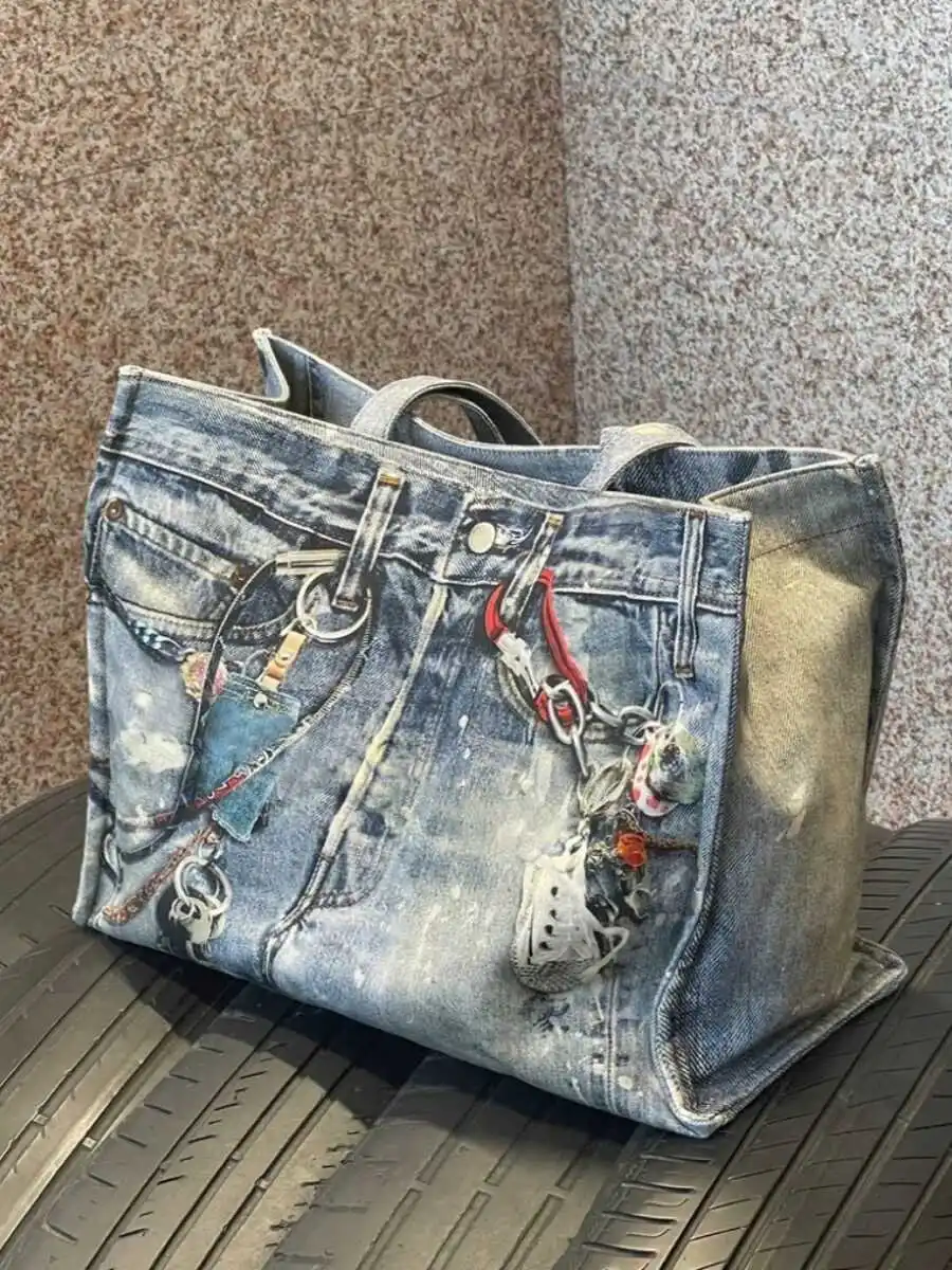New Printed Denim Splicing Contrasting Color Portable Shoulder Bag Large Capacity Tote Bag Shopping Bag Women's Bags
New Printed Denim Splicing Contrasting Color Portable Shoulder Bag Large Capacity Tote Bag Shopping Bag Women's Bags