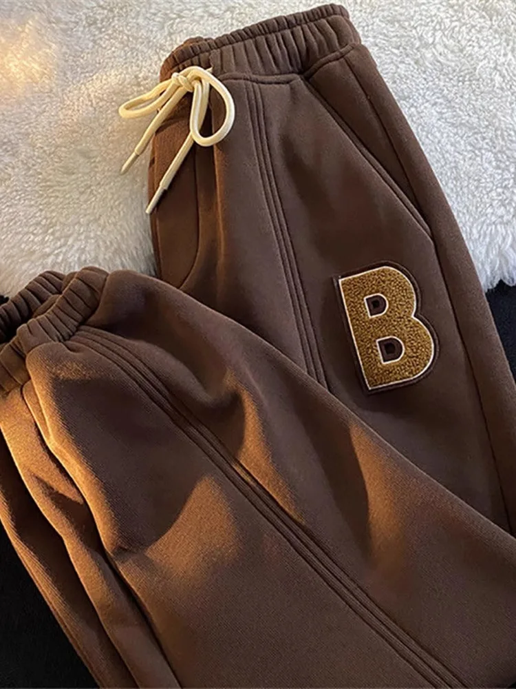 Летние мужские спортивные брюки большого размера 300 Pou в американском ретро-стиле, тонкие, свободные, с манжетами, повседневные, модные
Летние мужские спортивные брюки большого размера 300 Pou в американском ретро-стиле, тонкие, свободные, с манжетами, повседневные, модные