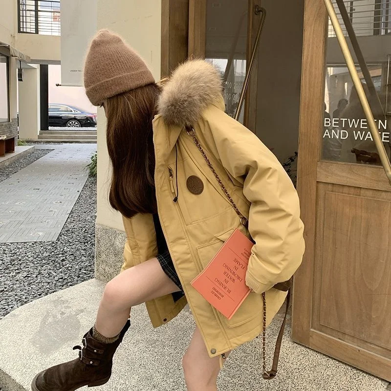 Yellow Women'S Winter 2025 New Design Thickened Bomber Jacket With Big Fur Collar And Streetwear Style
Yellow Women'S Winter 2025 New Design Thickened Bomber Jacket With Big Fur Collar And Streetwear Style