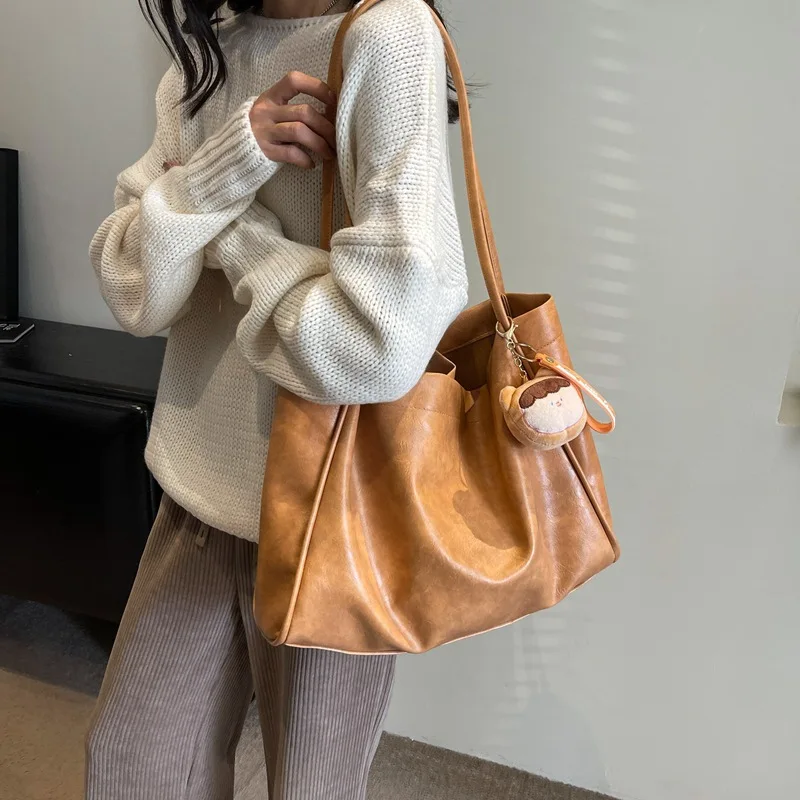 Women's Shoulder Bag Fashion Hand Bags PU Wallet Portable Tote Handbags with Pendant Decoration for Casual Dressing Up Big Bag
Women's Shoulder Bag Fashion Hand Bags PU Wallet Portable Tote Handbags with Pendant Decoration for Casual Dressing Up Big Bag