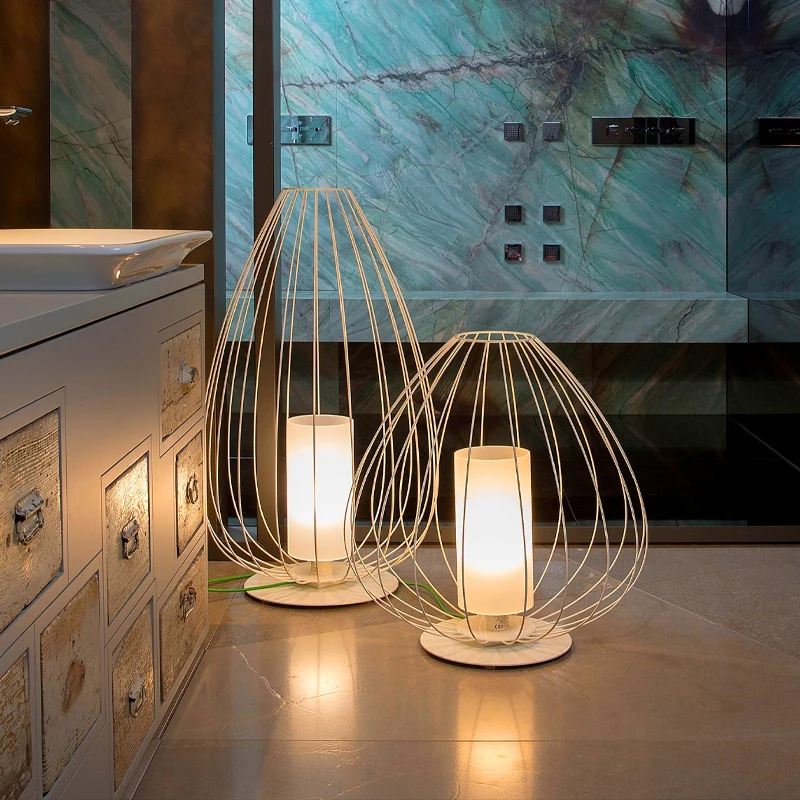 Outdoor waterproof lawn lamp Modern simple outdoor garden lamp Garden landscape floor lamp
Outdoor waterproof lawn lamp Modern simple outdoor garden lamp Garden landscape floor lamp