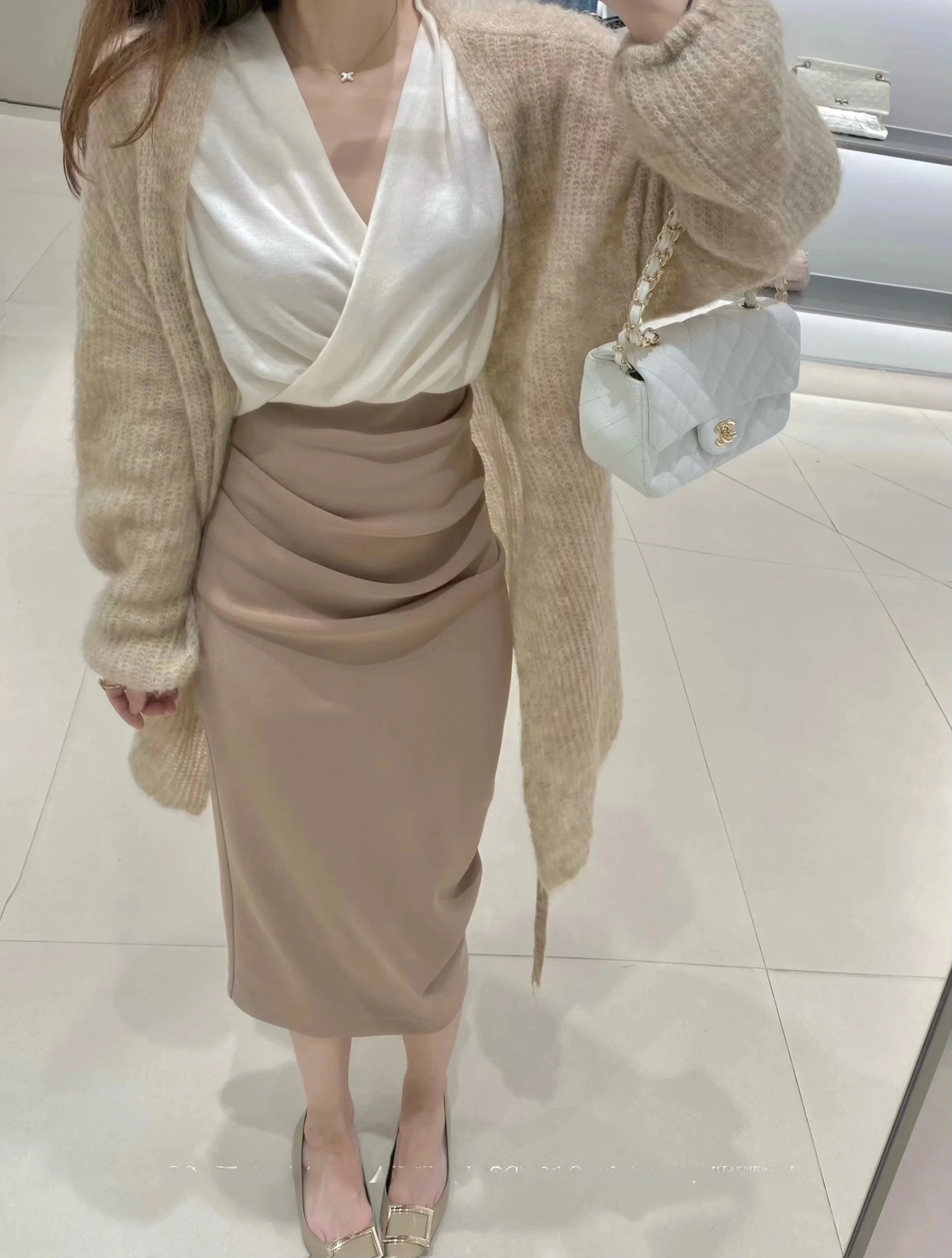 CCZEE Laurence Half Skirt Women's Wrap around Midi Skirt Poodle Texture Slimming Pleated Versatile Autumn Fashion Polyester F...
CCZEE Laurence Half Skirt Women's Wrap around Midi Skirt Poodle Texture Slimming Pleated Versatile Autumn Fashion Polyester F...